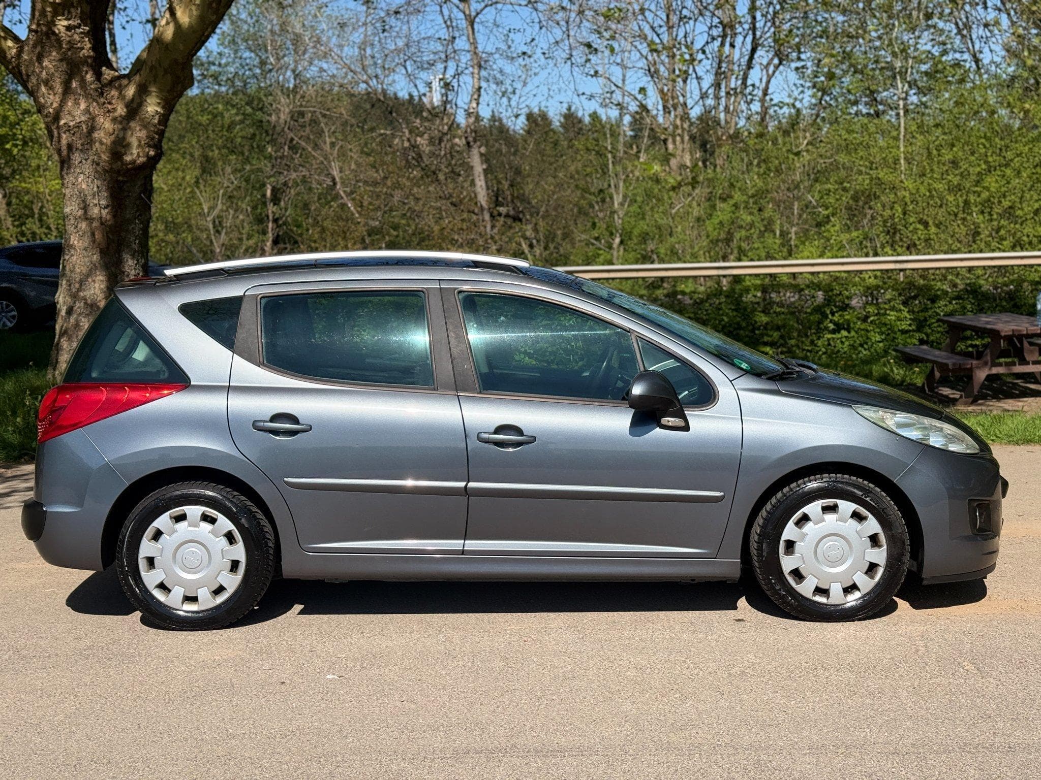 Peugeot 207 SW 1.4 Break 95 (2011) - Photo 8