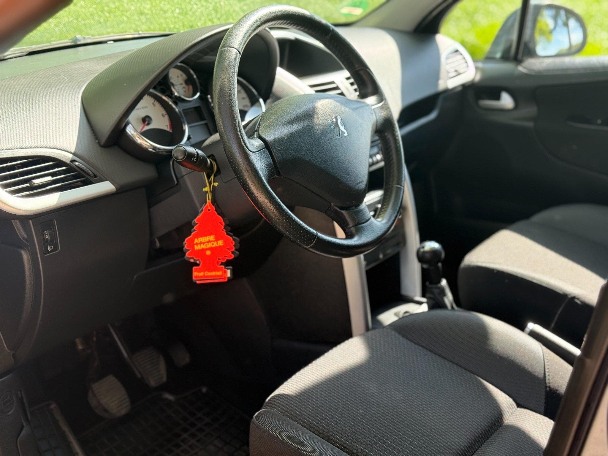 Peugeot 207 SW 1.4 Break 95 (2011) - Photo 10