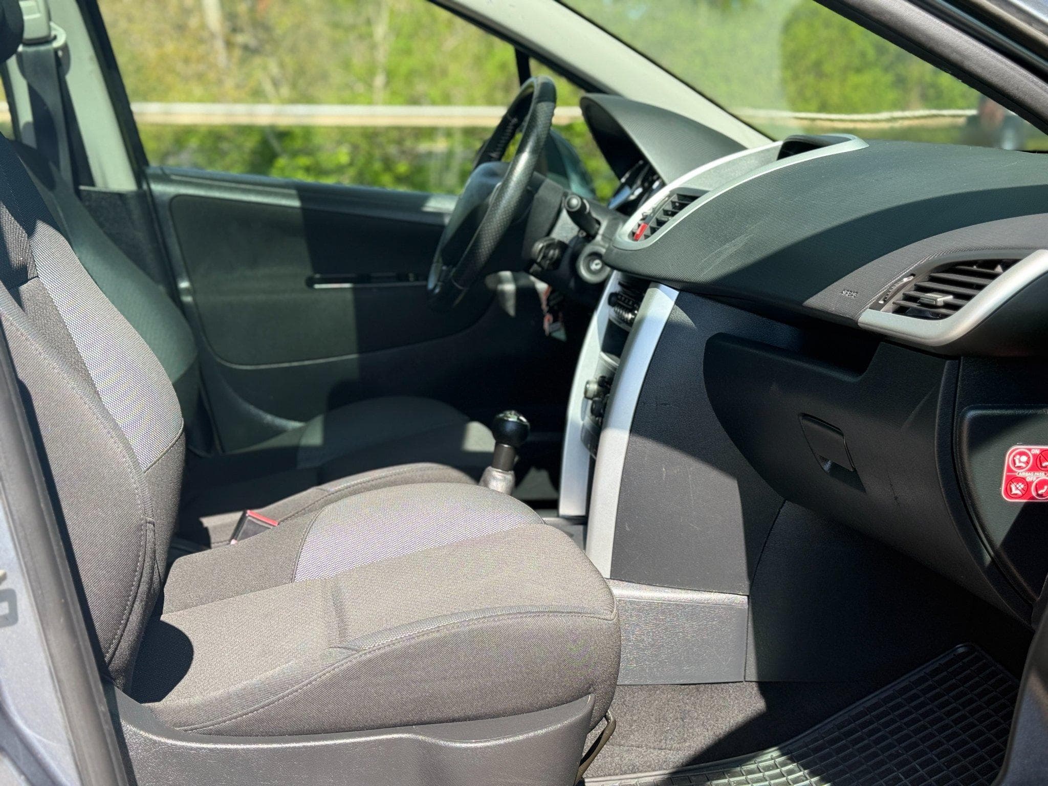 Peugeot 207 SW 1.4 Break 95 (2011) - Photo 11