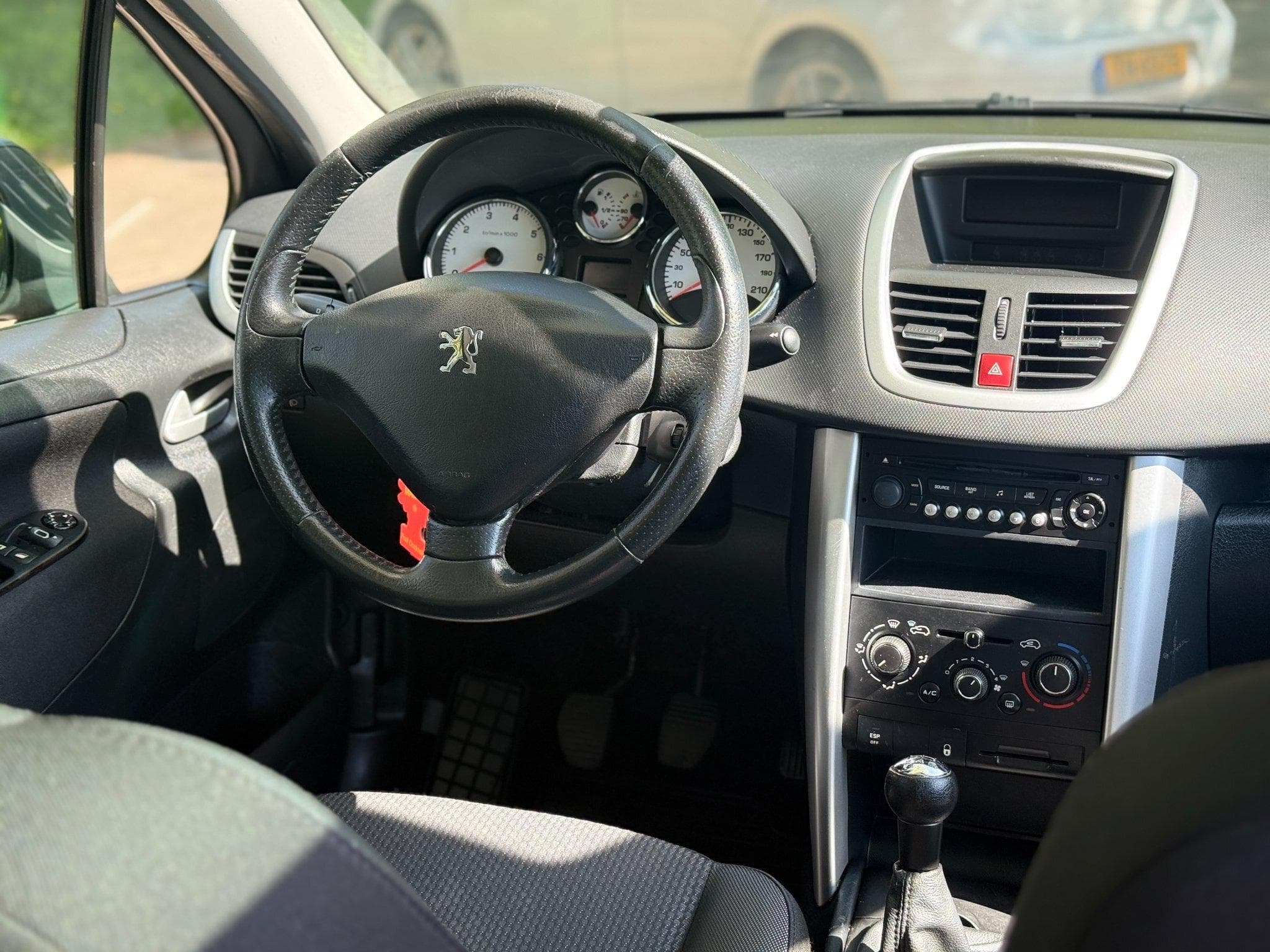 Peugeot 207 SW 1.4 Break 95 (2011) - Photo 12