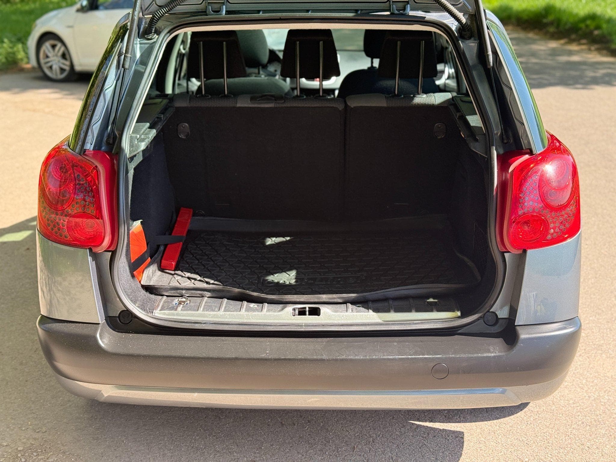 Peugeot 207 SW 1.4 Break 95 (2011) - Photo 14