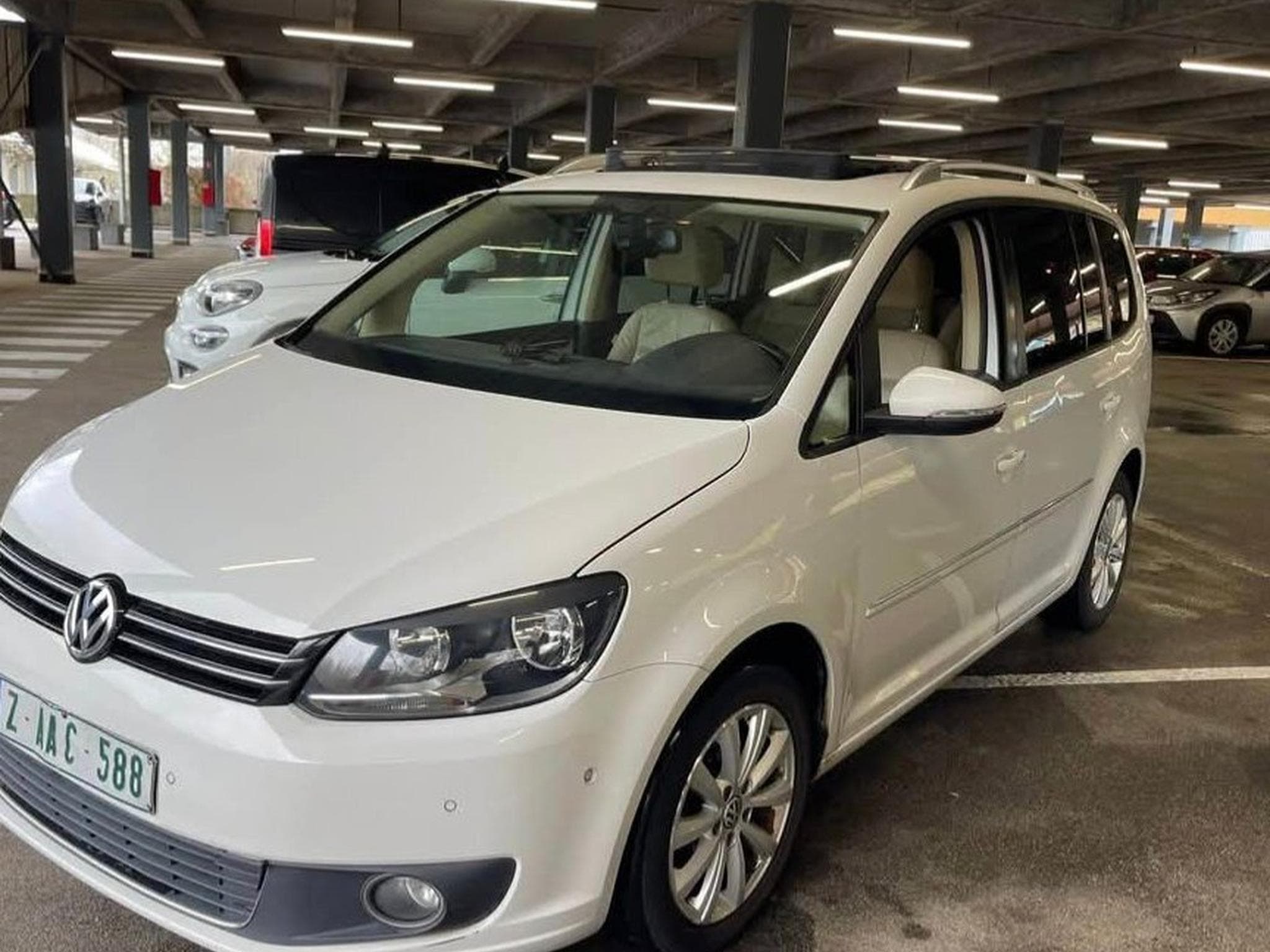 VW Touran 1.6tdi (2012) - Photo 2
