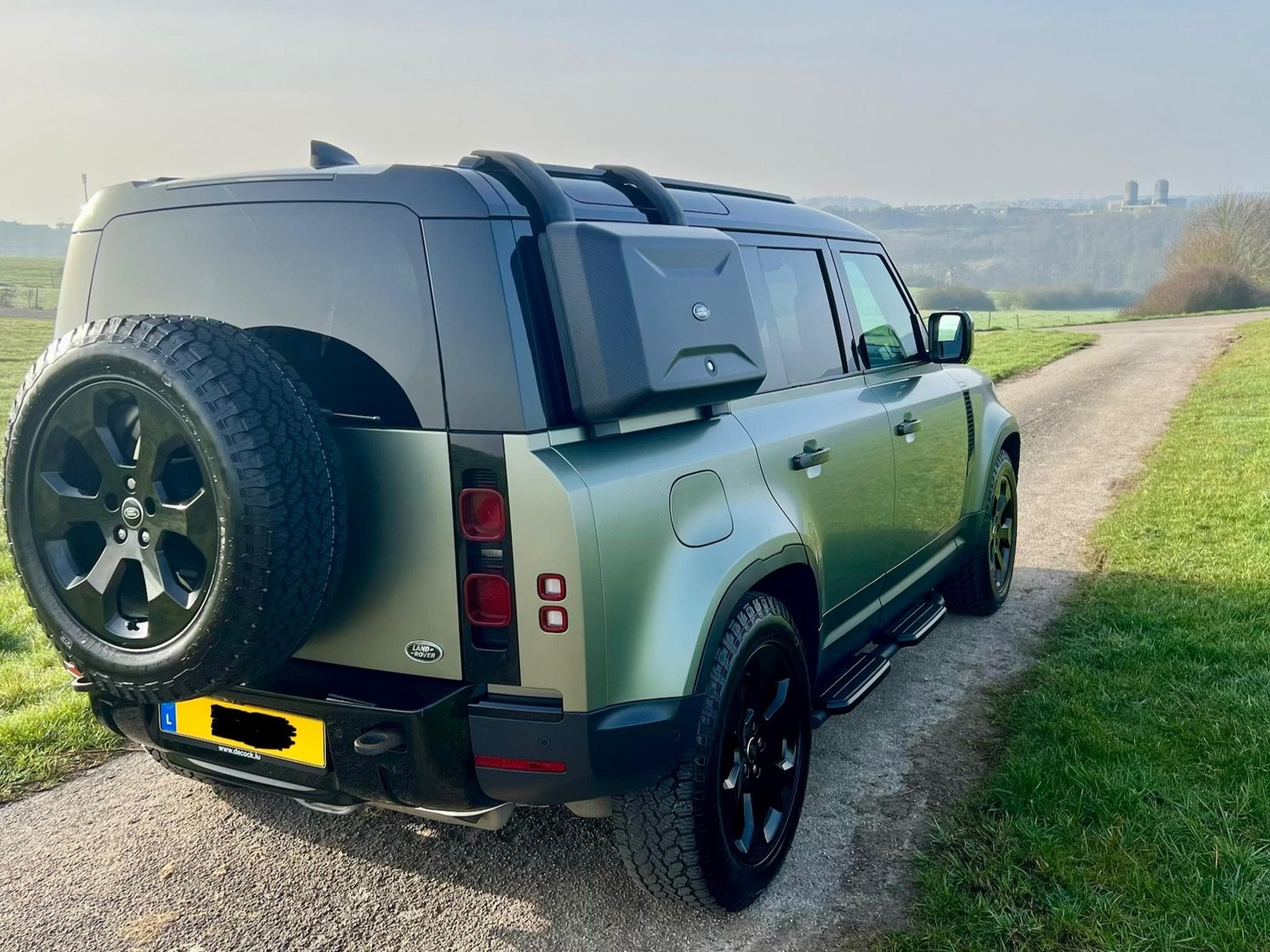 Land-Rover Defender 100 P400e HSE AUTO (2022) - Photo 4