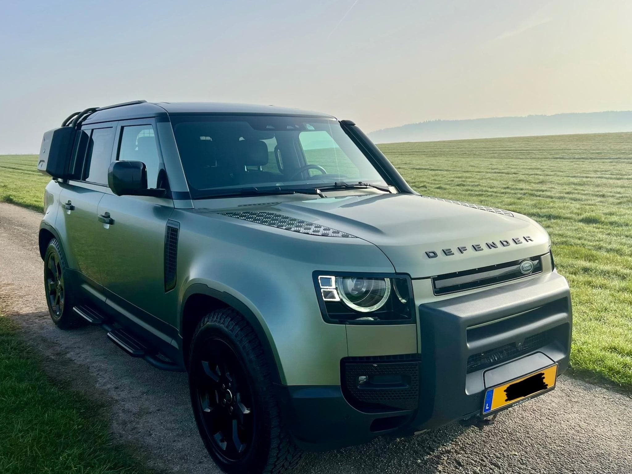 Land-Rover Defender 100 P400e HSE AUTO (2022) - Photo 5