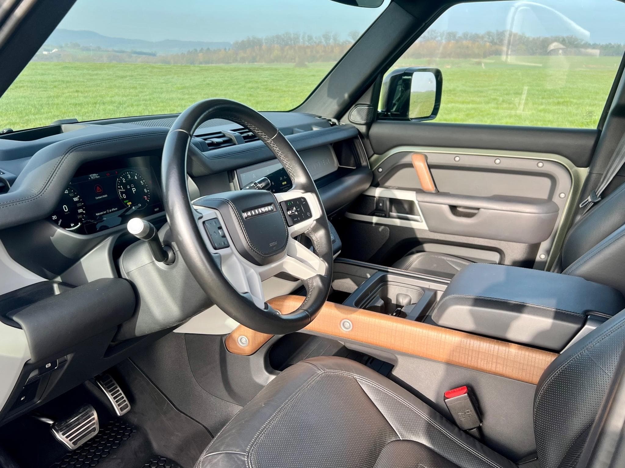 Land-Rover Defender 100 P400e HSE AUTO (2022) - Photo 6