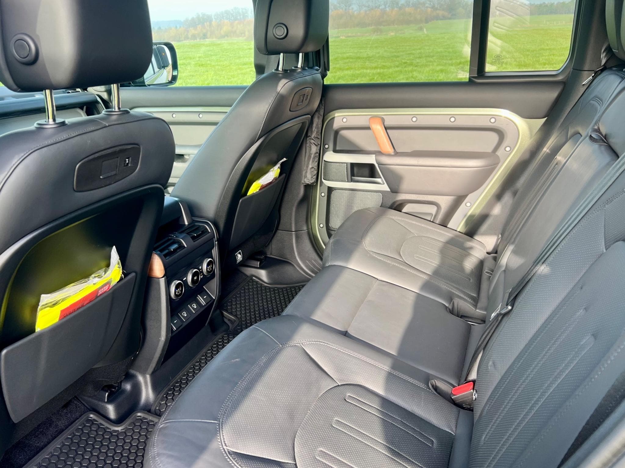 Land-Rover Defender 100 P400e HSE AUTO (2022) - Photo 7