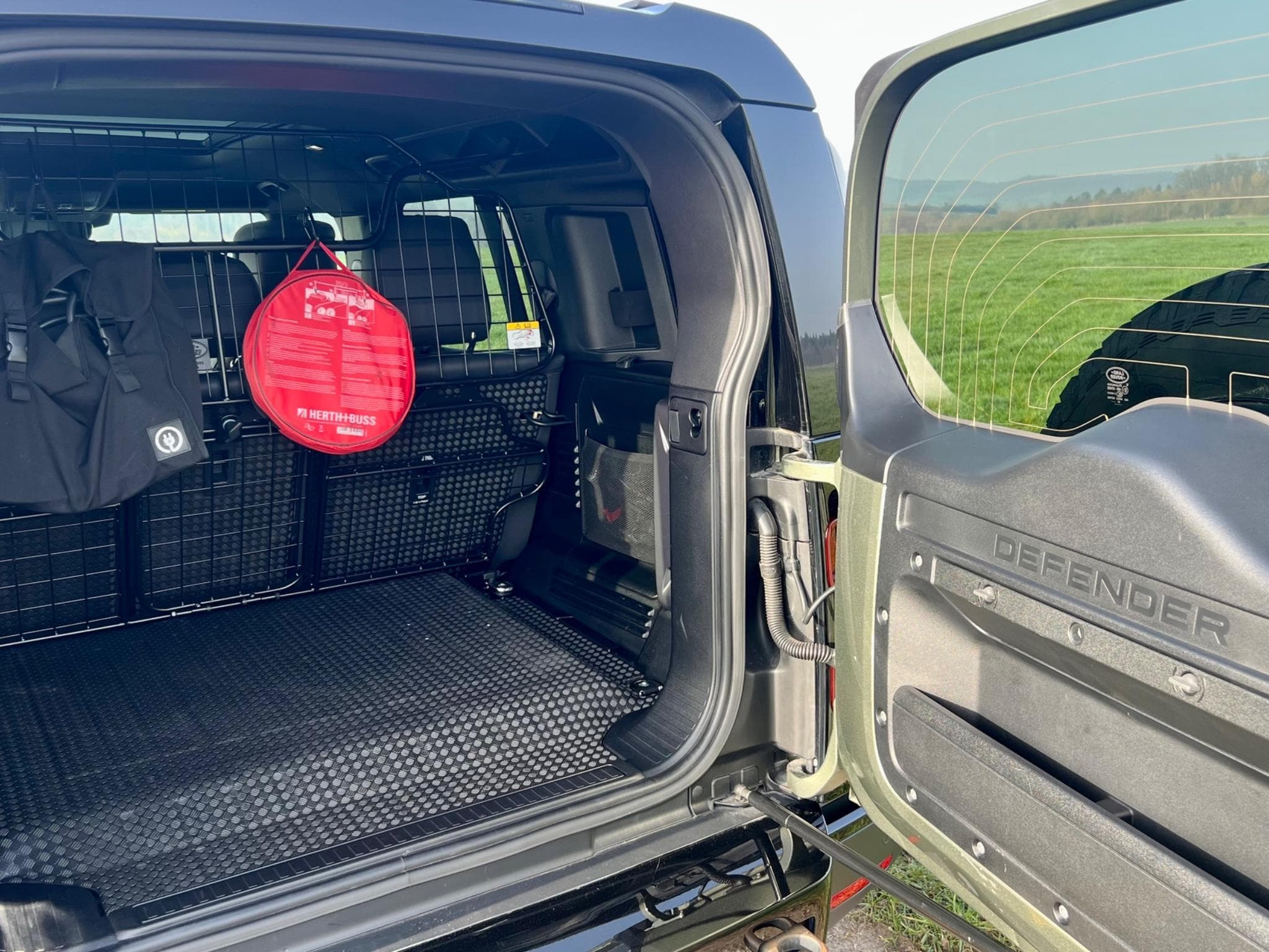 Land-Rover Defender 100 P400e HSE AUTO (2022) - Photo 9