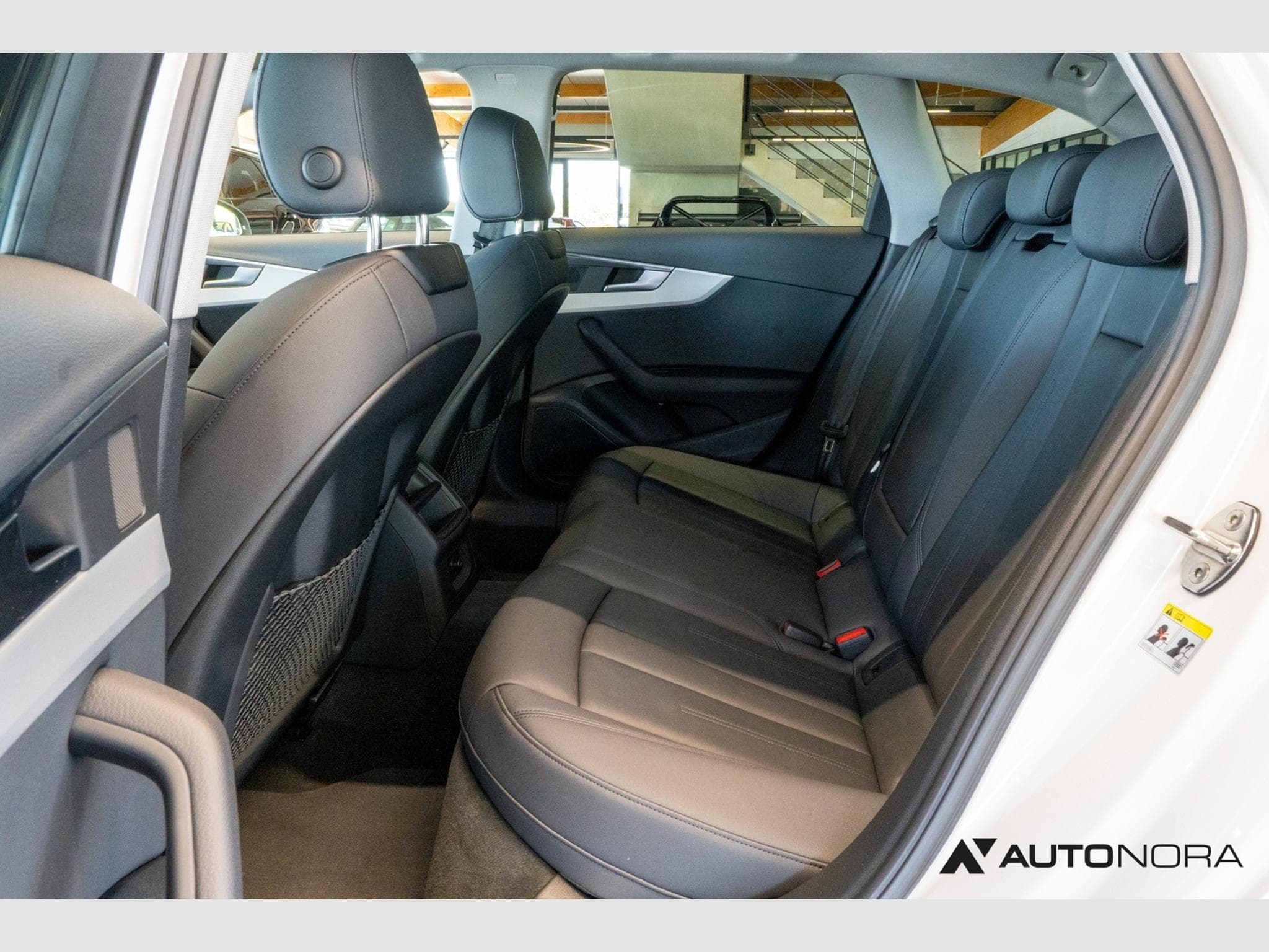 Audi A4 A4 Avant 35 TFSI S line (2023) - Photo 14