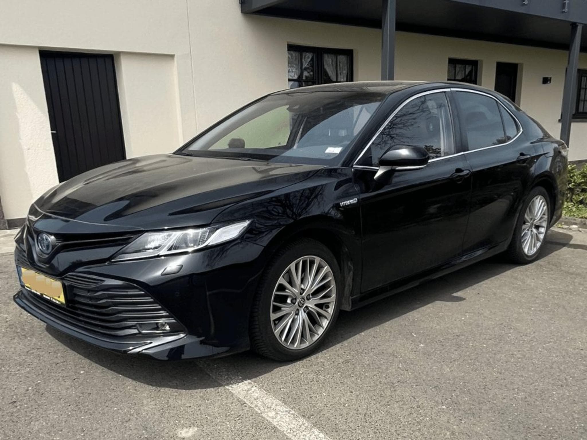 Toyota Camry (2021) - Photo 2