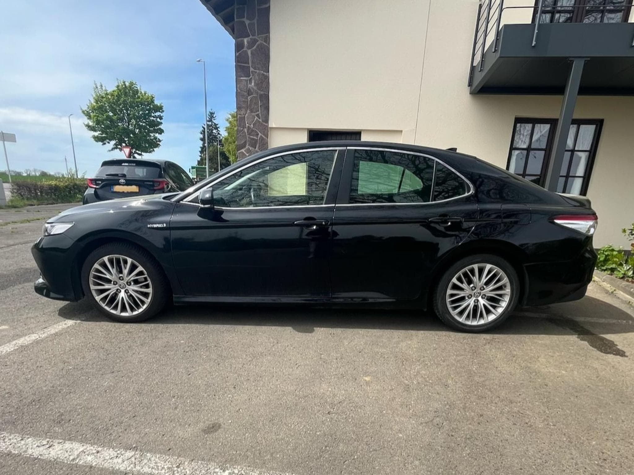 Toyota Camry (2021) - Photo 3