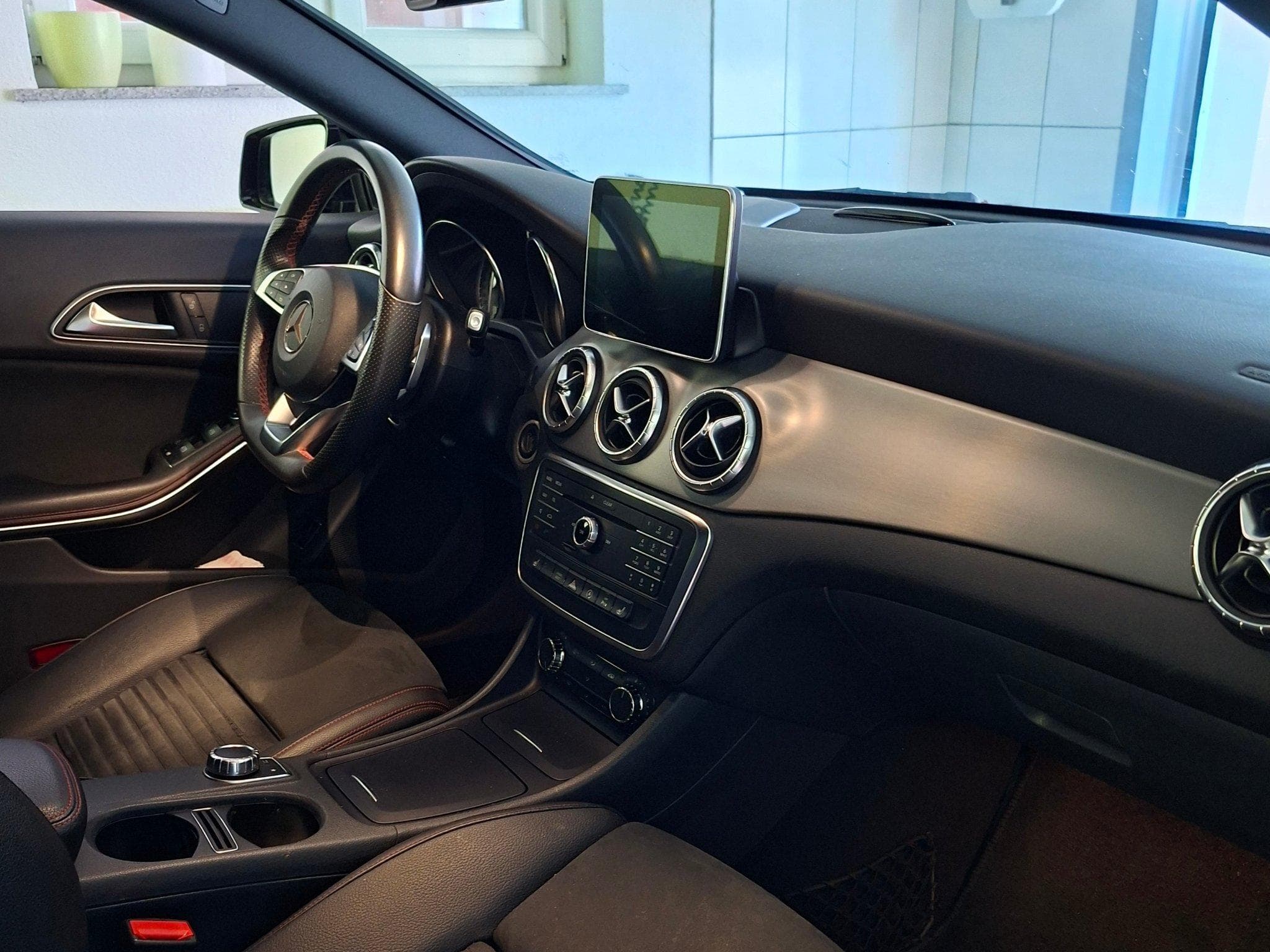 Mercedes CLA 200 AMG Line (2016) - Foto 3