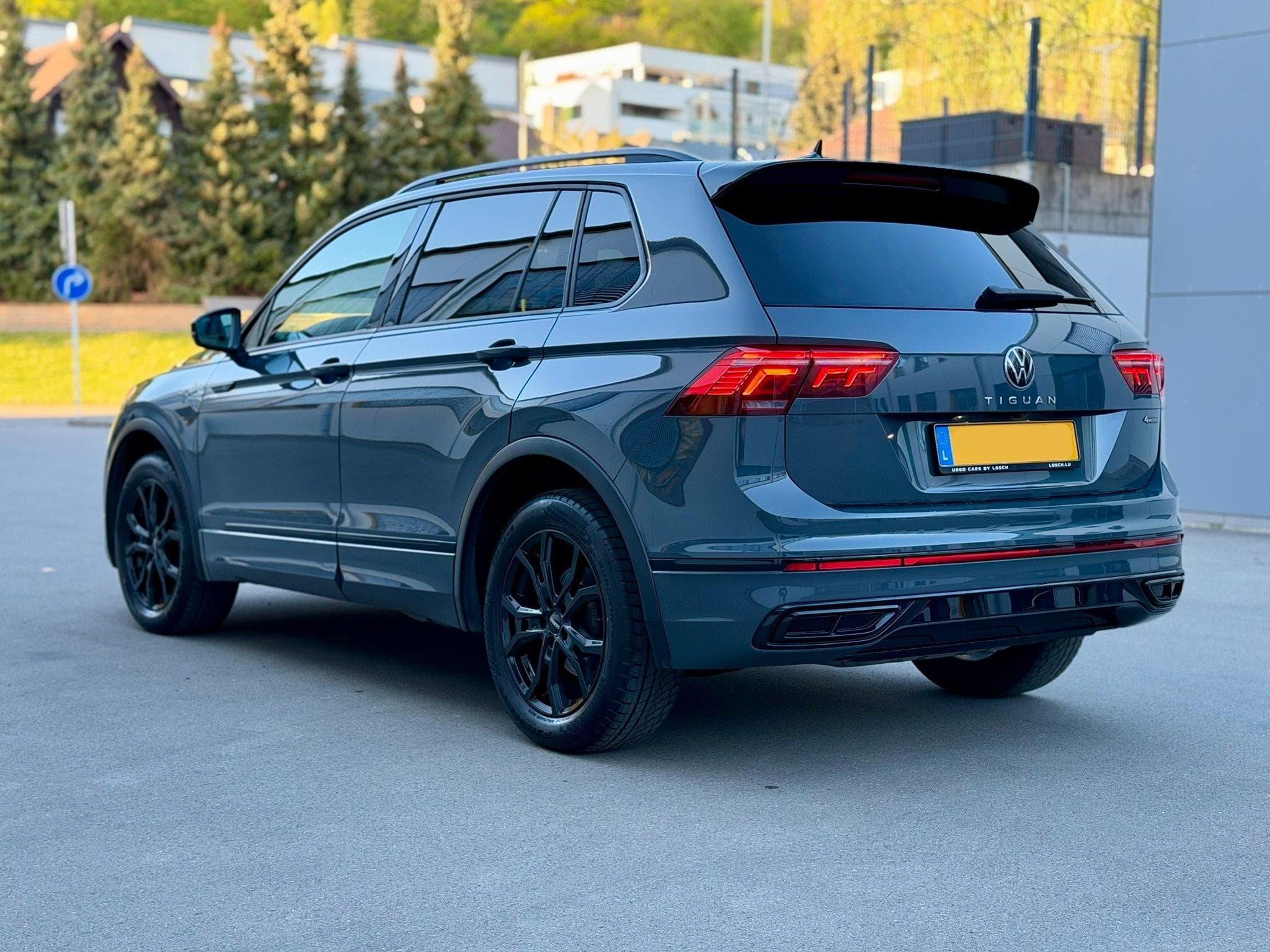 VW Tiguan R-Line 2.0 TSI 4MOTION AHK (2023) - Photo 2