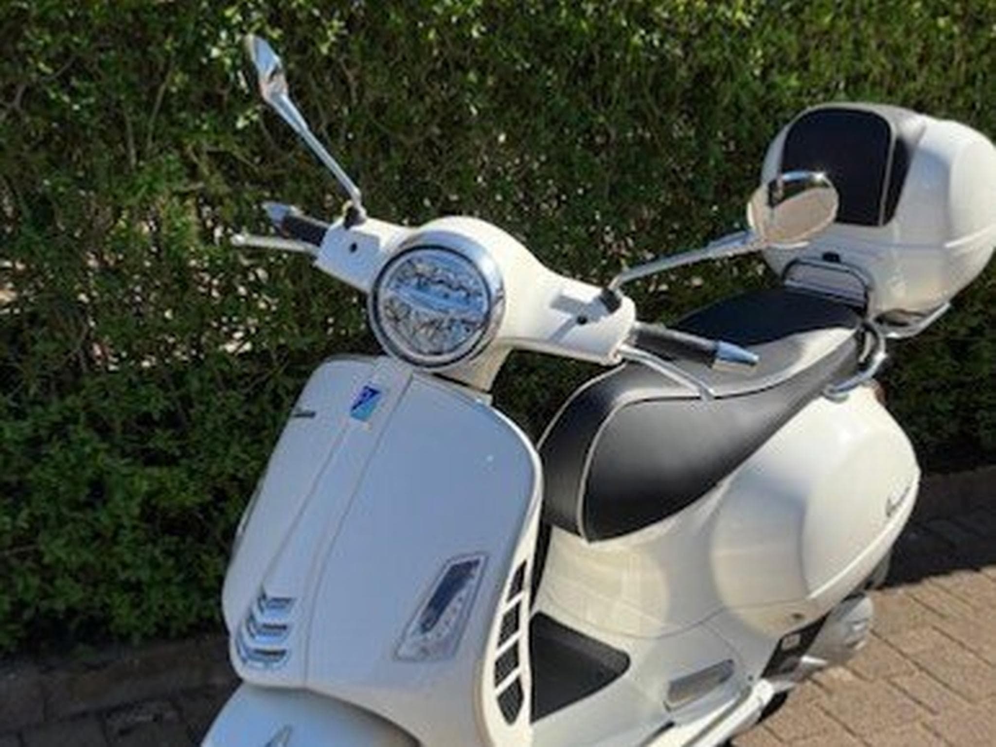 Vespa GTS (2023) - Photo 1