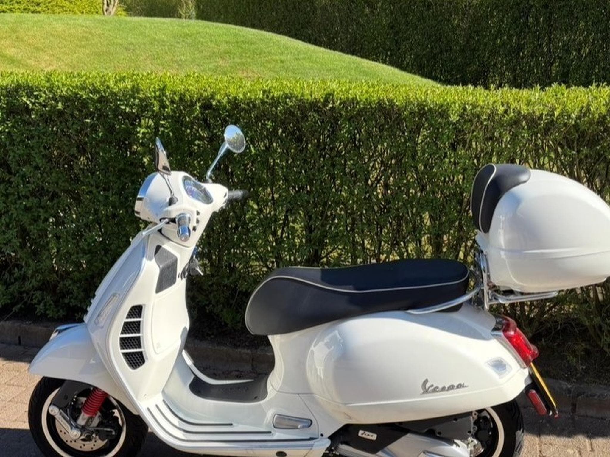 Vespa GTS (2023) - Photo 2