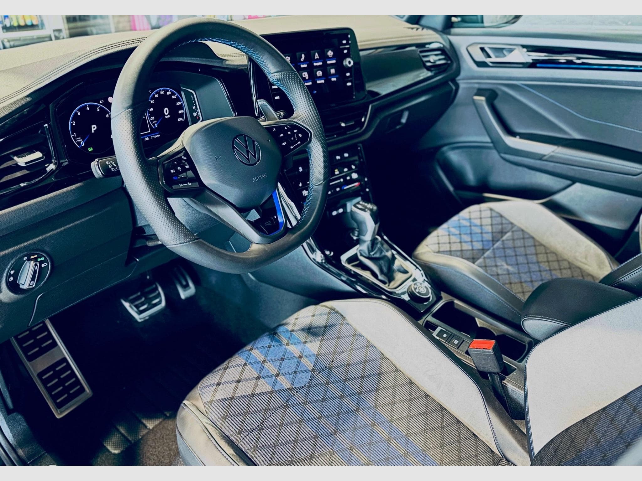 VW T-Roc T-ROC R TSI 4MOTION DSG (2025) - Photo 7