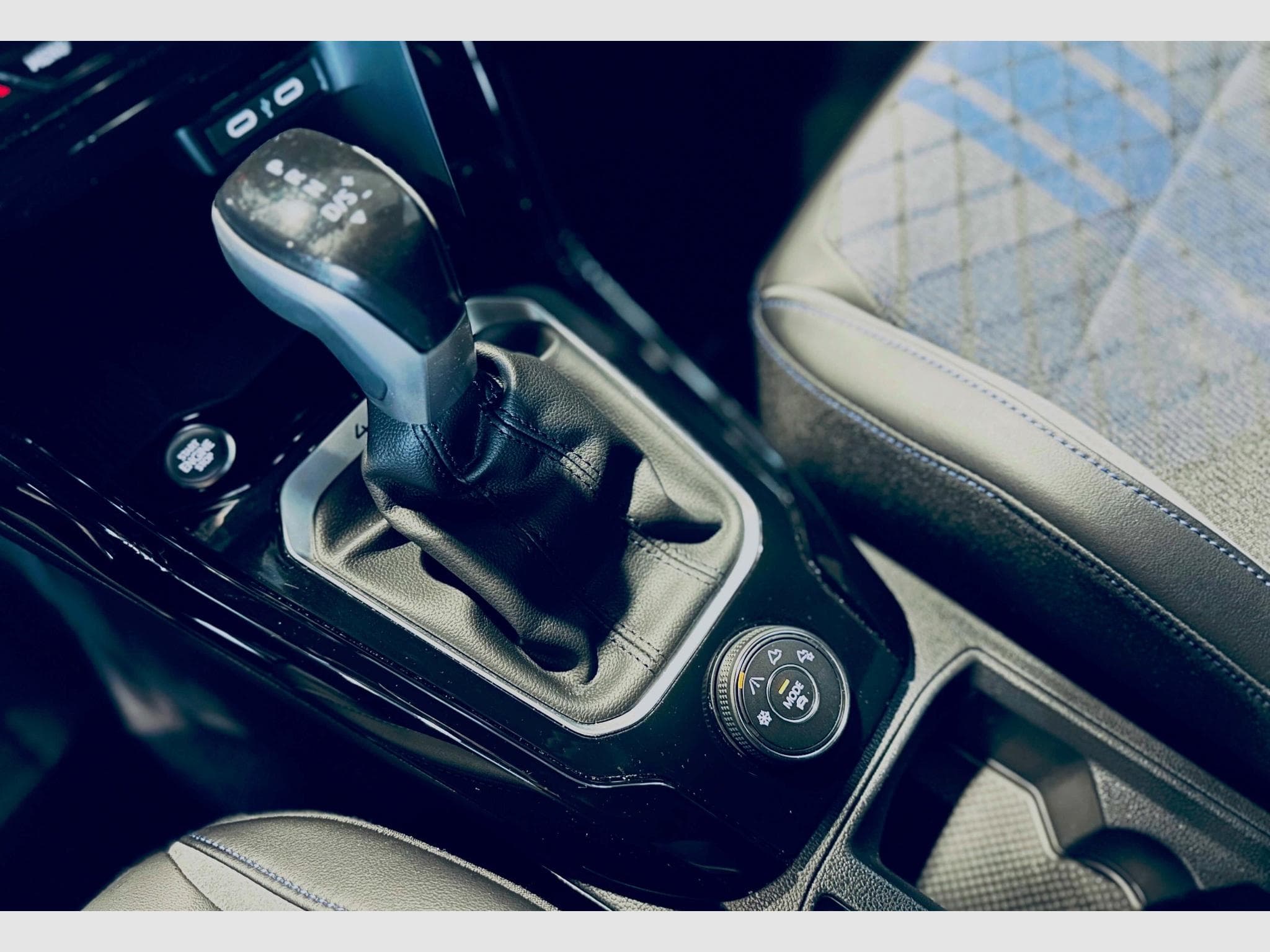 VW T-Roc T-ROC R TSI 4MOTION DSG (2025) - Photo 9