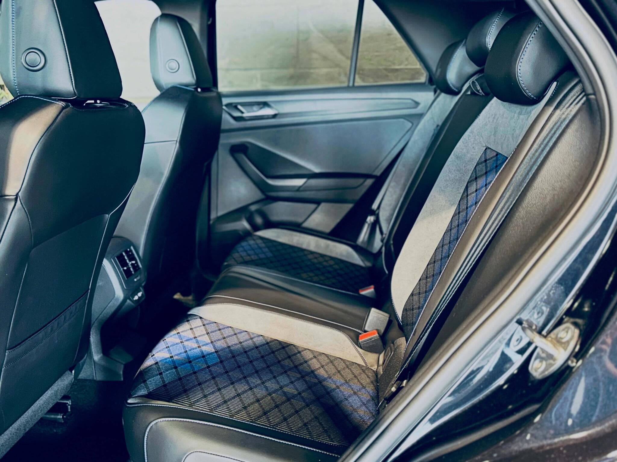 VW T-Roc T-ROC R TSI 4MOTION DSG (2025) - Photo 13