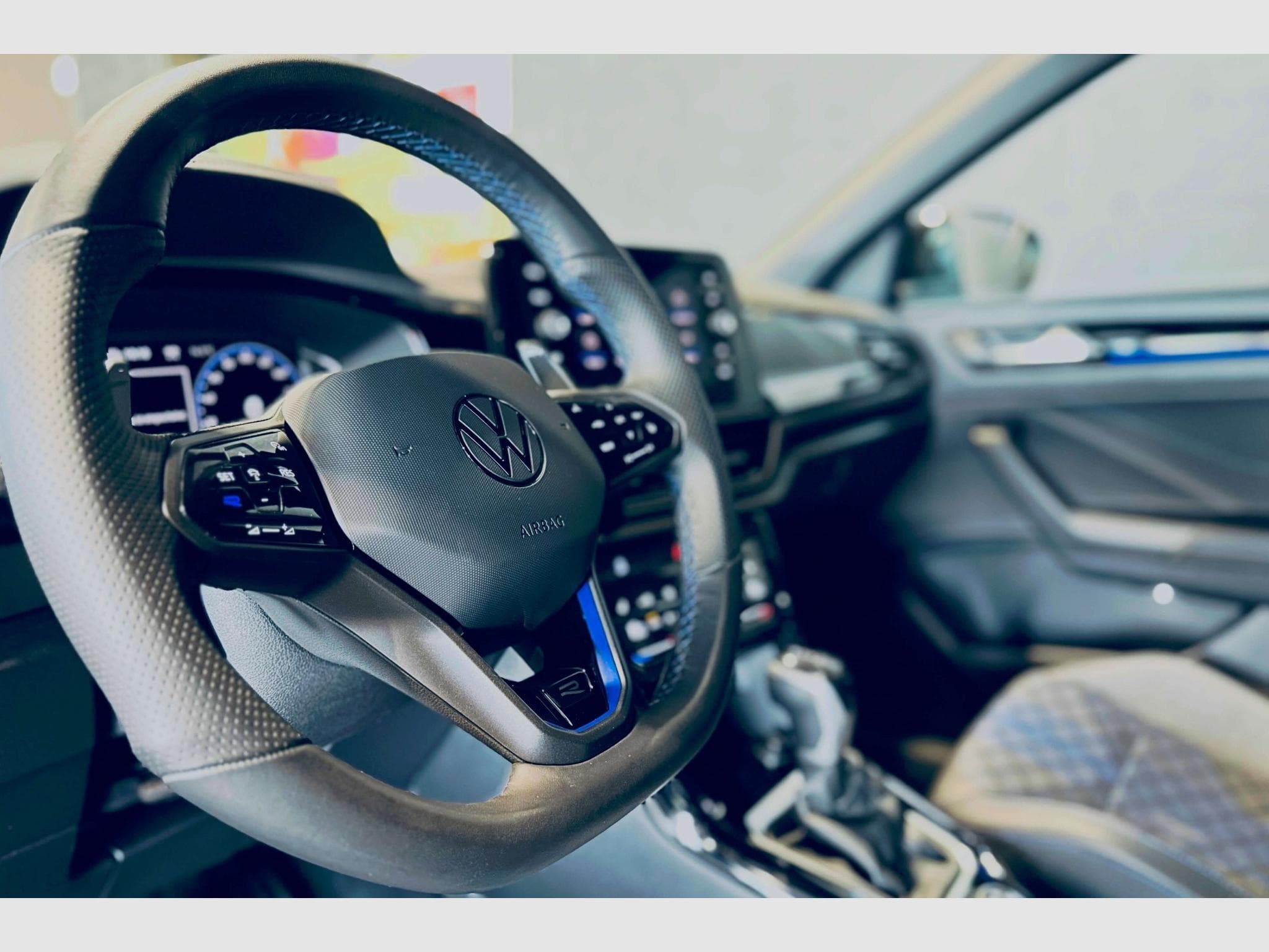 VW T-Roc T-ROC R TSI 4MOTION DSG (2025) - Photo 8