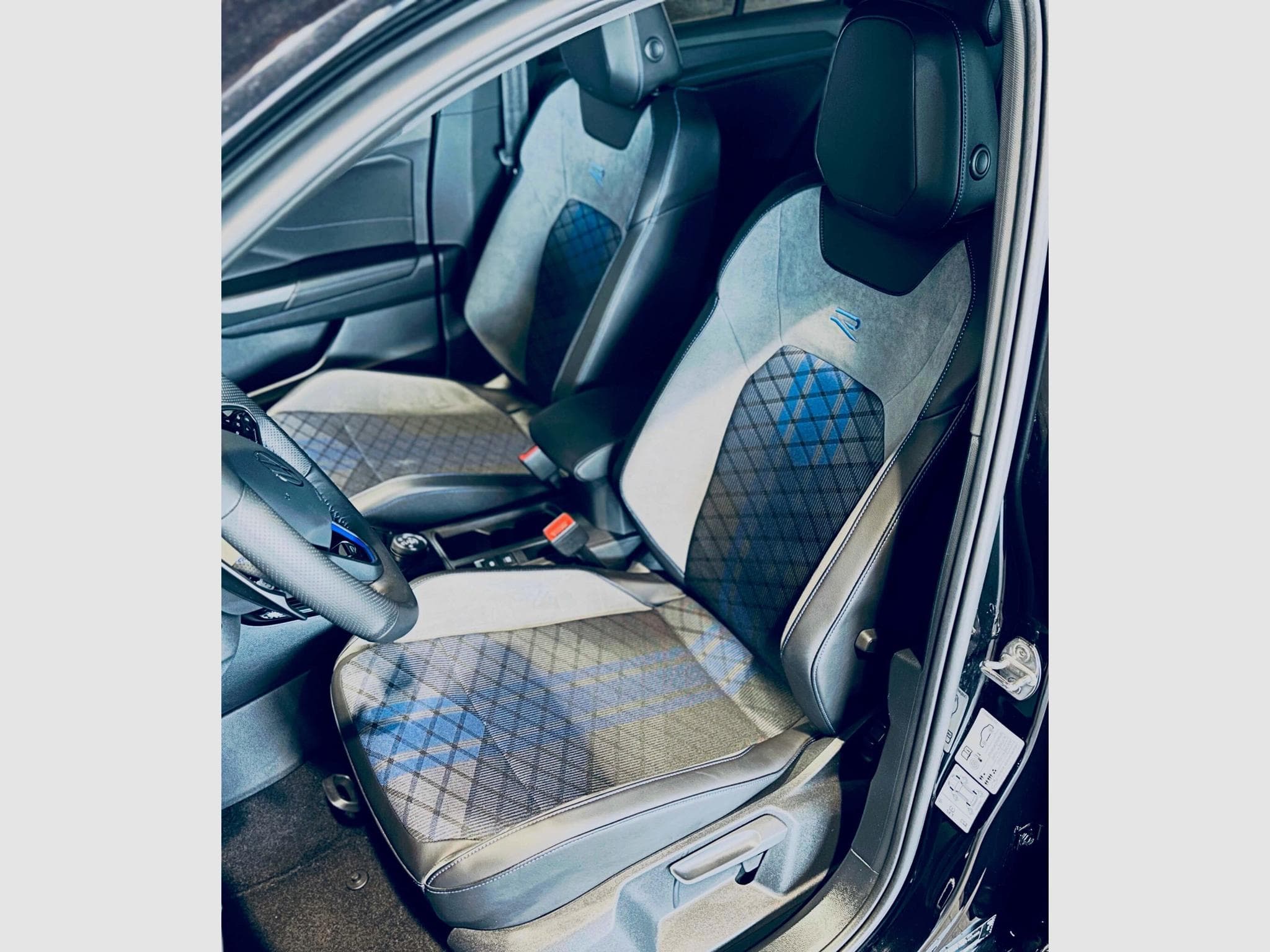 VW T-Roc T-ROC R TSI 4MOTION DSG (2025) - Photo 6