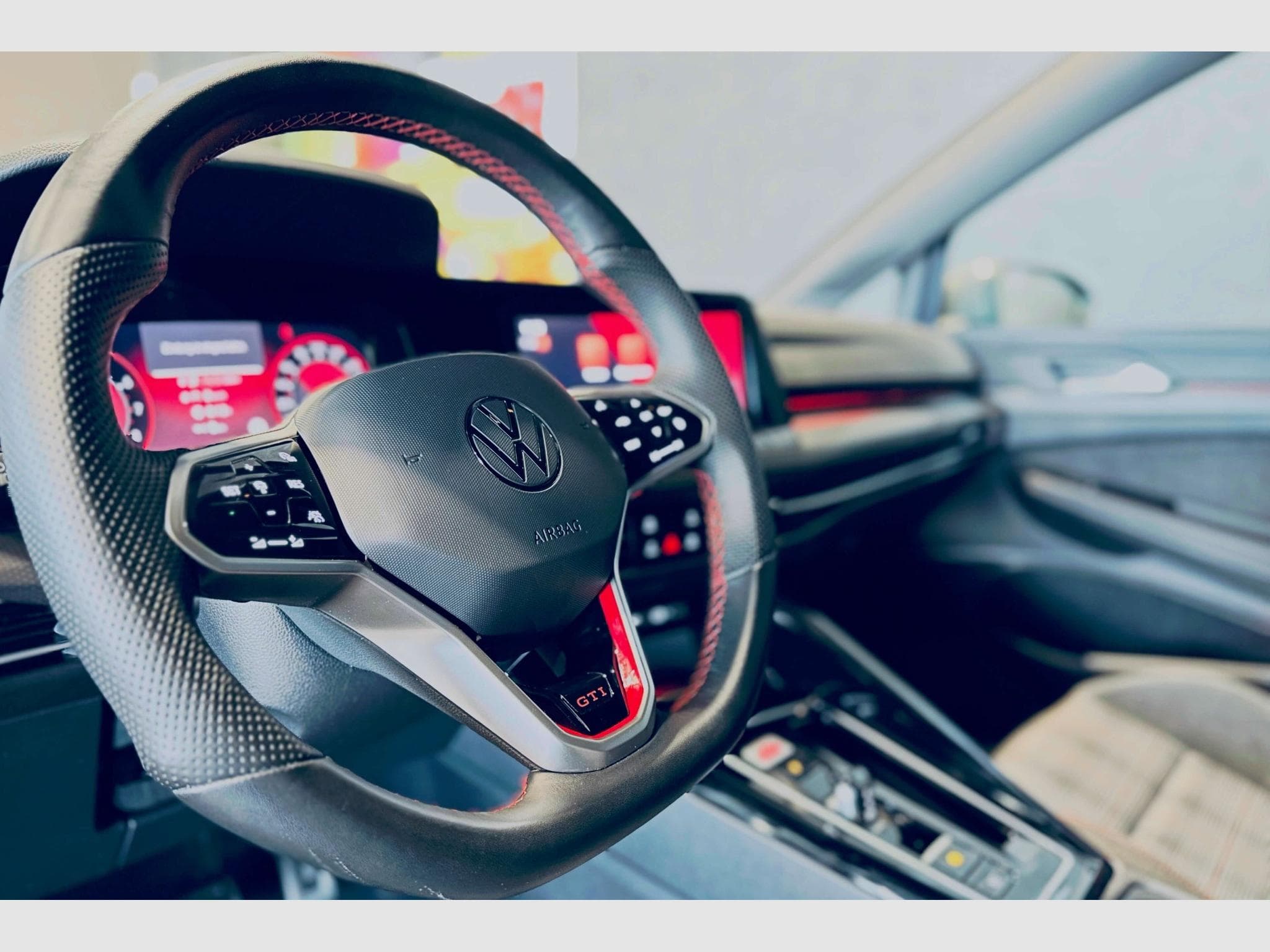 VW Golf GOLF VIII GTI DSG (2023) - Photo 10