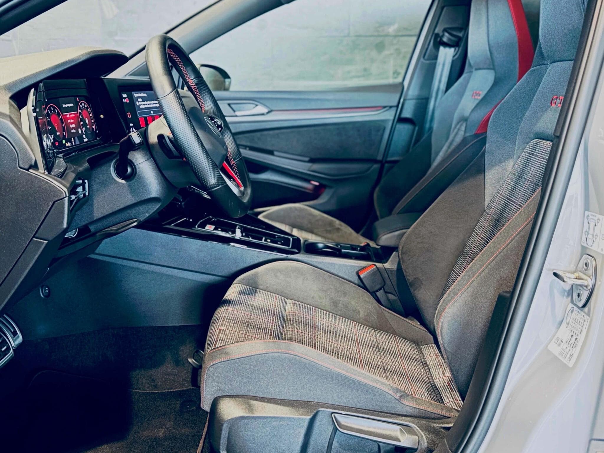 VW Golf GOLF VIII GTI DSG (2023) - Photo 7