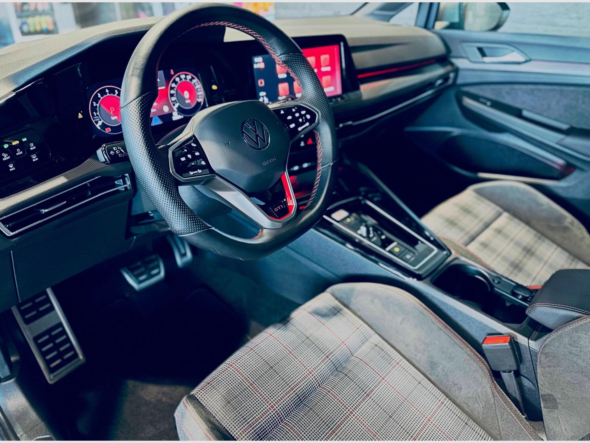 VW Golf GOLF VIII GTI DSG (2023) - Photo 9