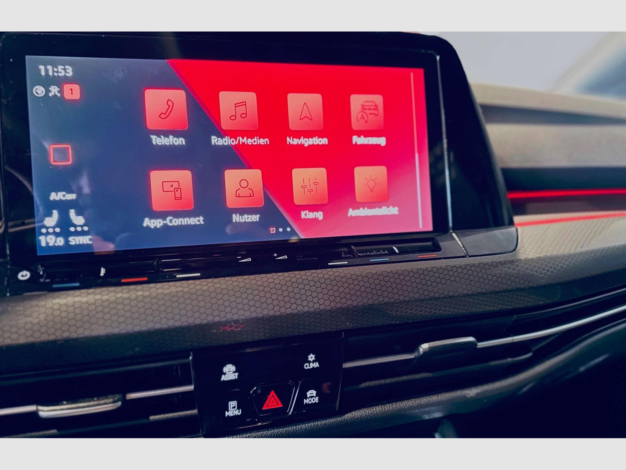 VW Golf GOLF VIII GTI DSG (2023) - Photo 13