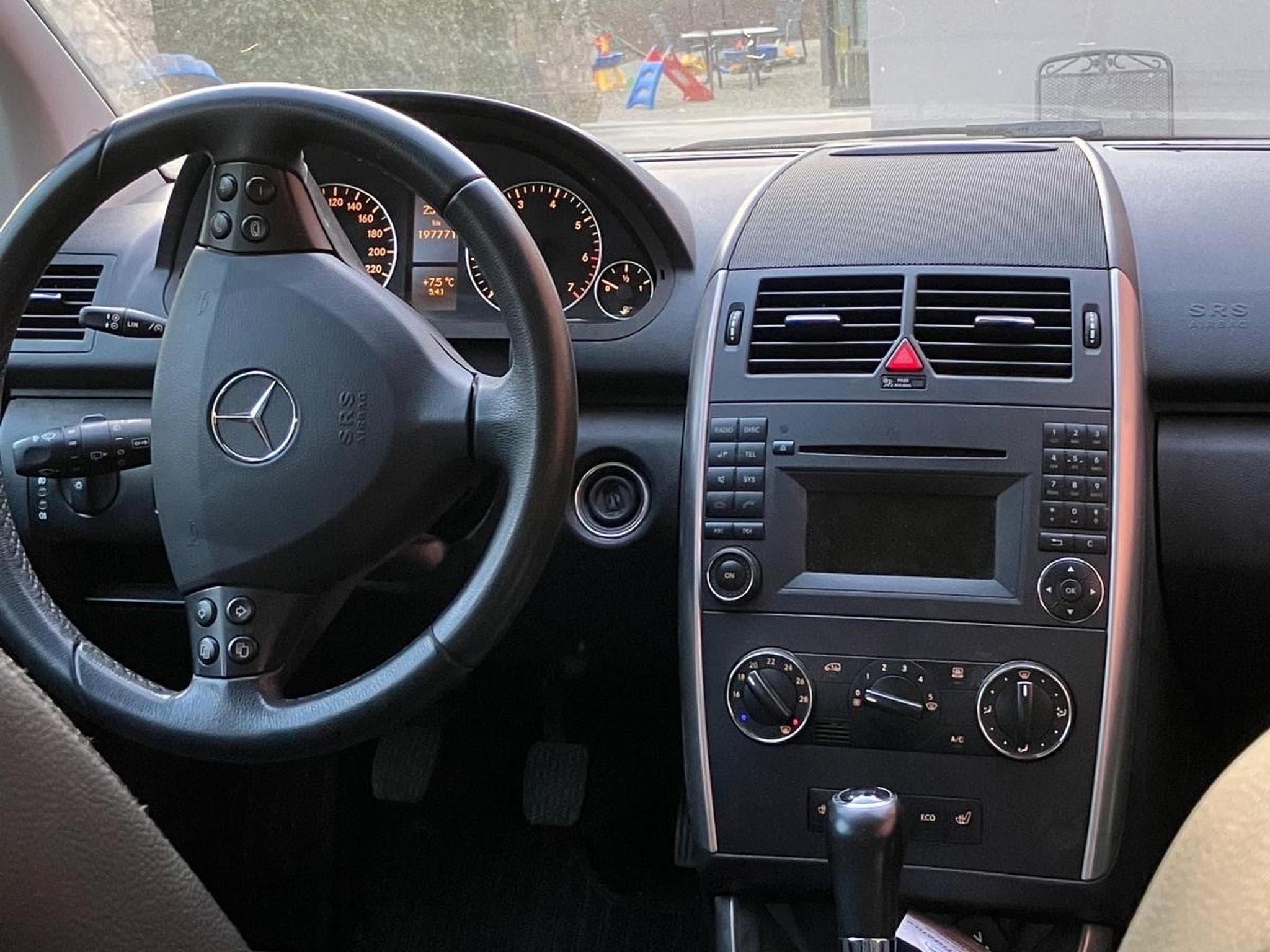 Mercedes A 180 (2011) - Photo 2