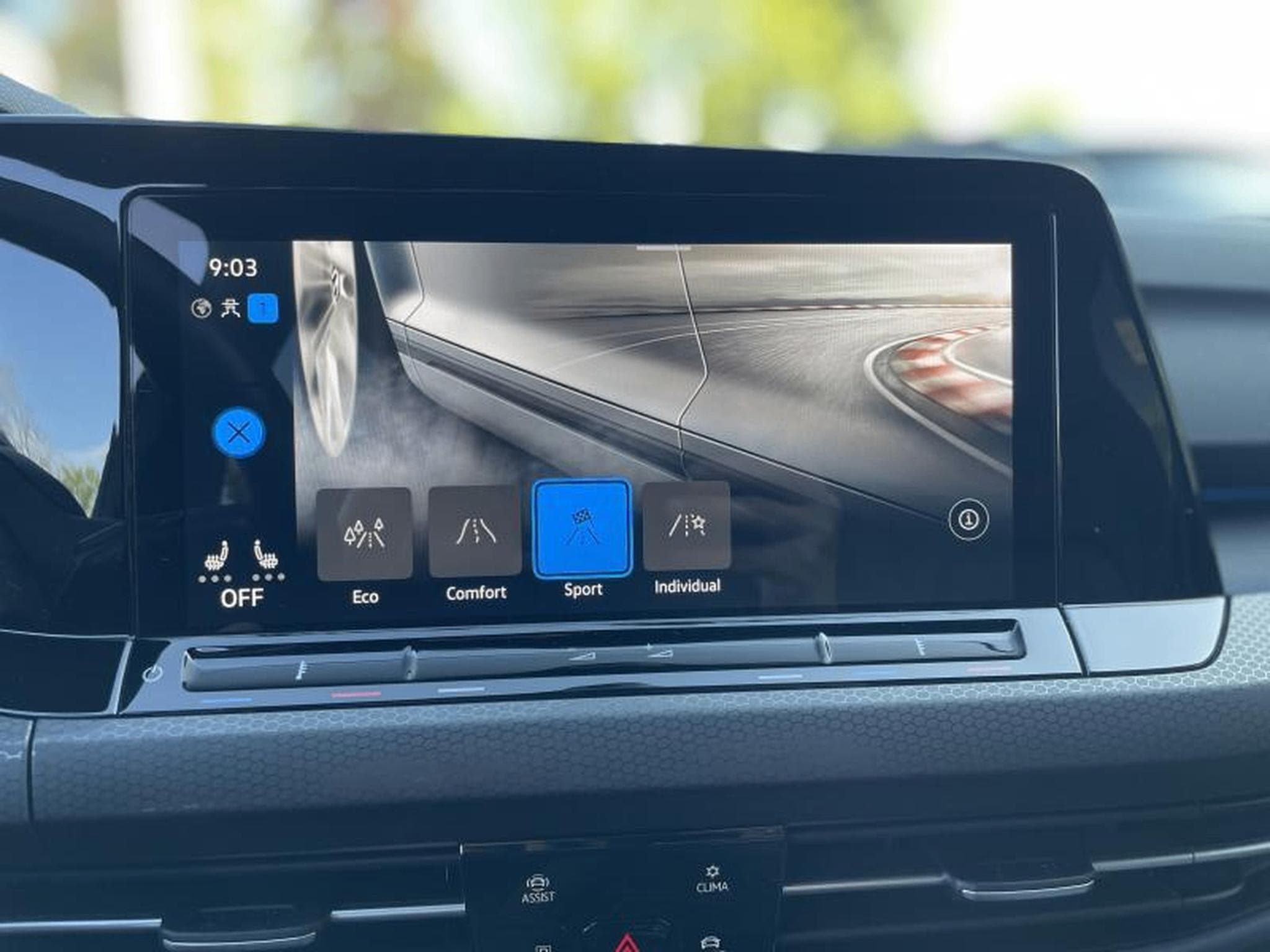 VW Golf 8 GTI 2.0 TSI DSG7 (2023) - Photo 12