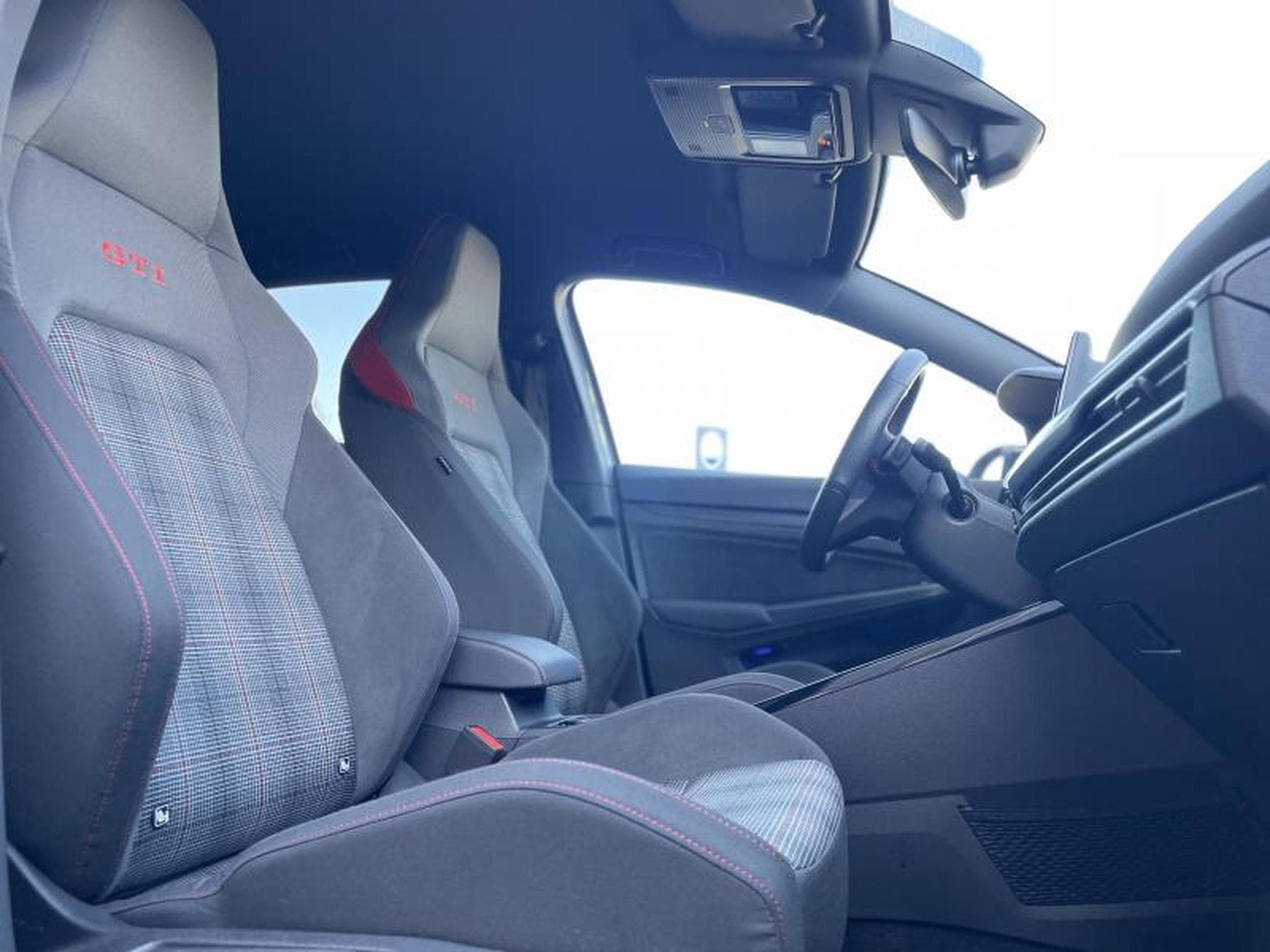 VW Golf 8 GTI 2.0 TSI DSG7 (2023) - Photo 4