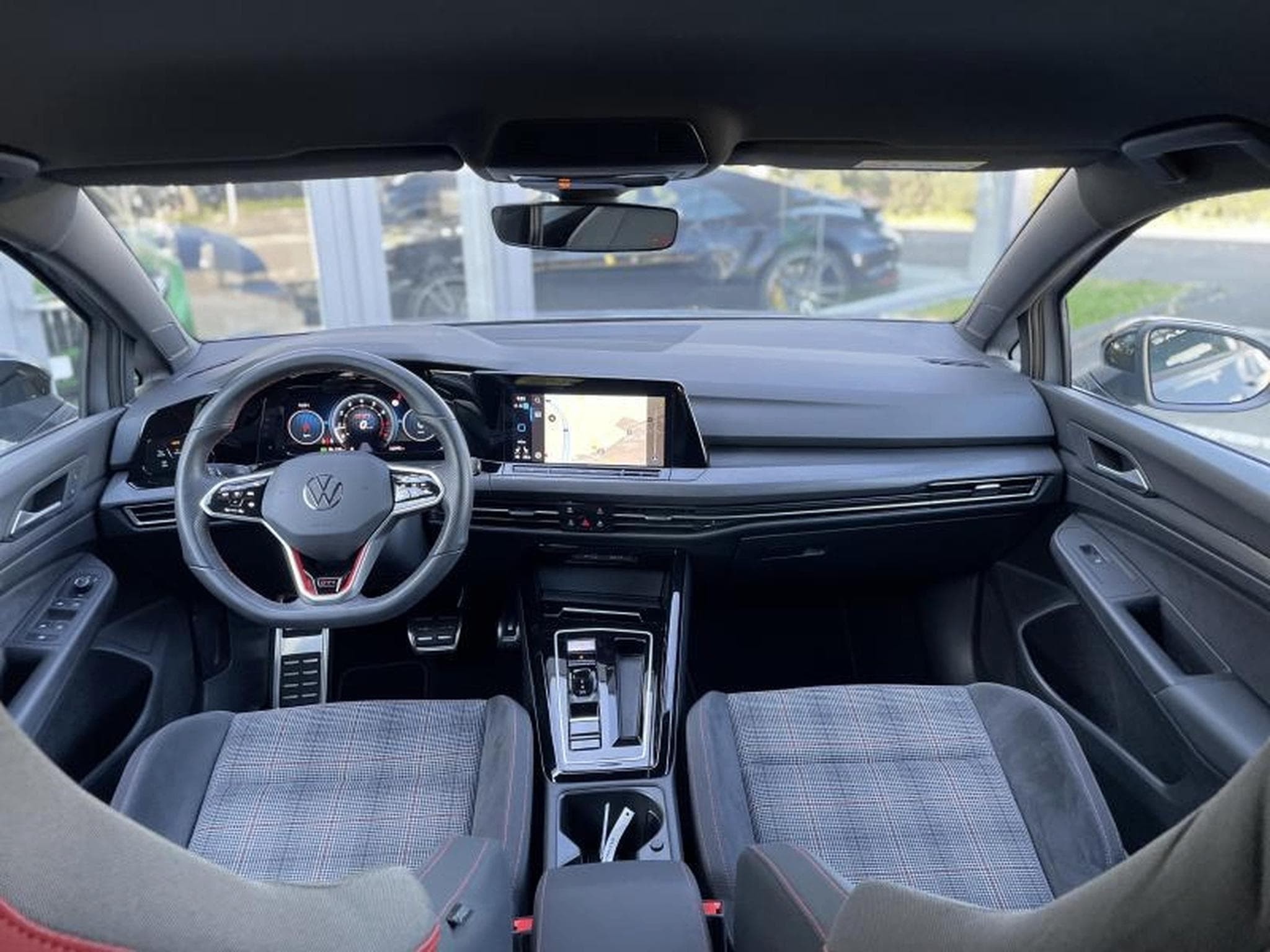 VW Golf 8 GTI 2.0 TSI DSG7 (2023) - Photo 13
