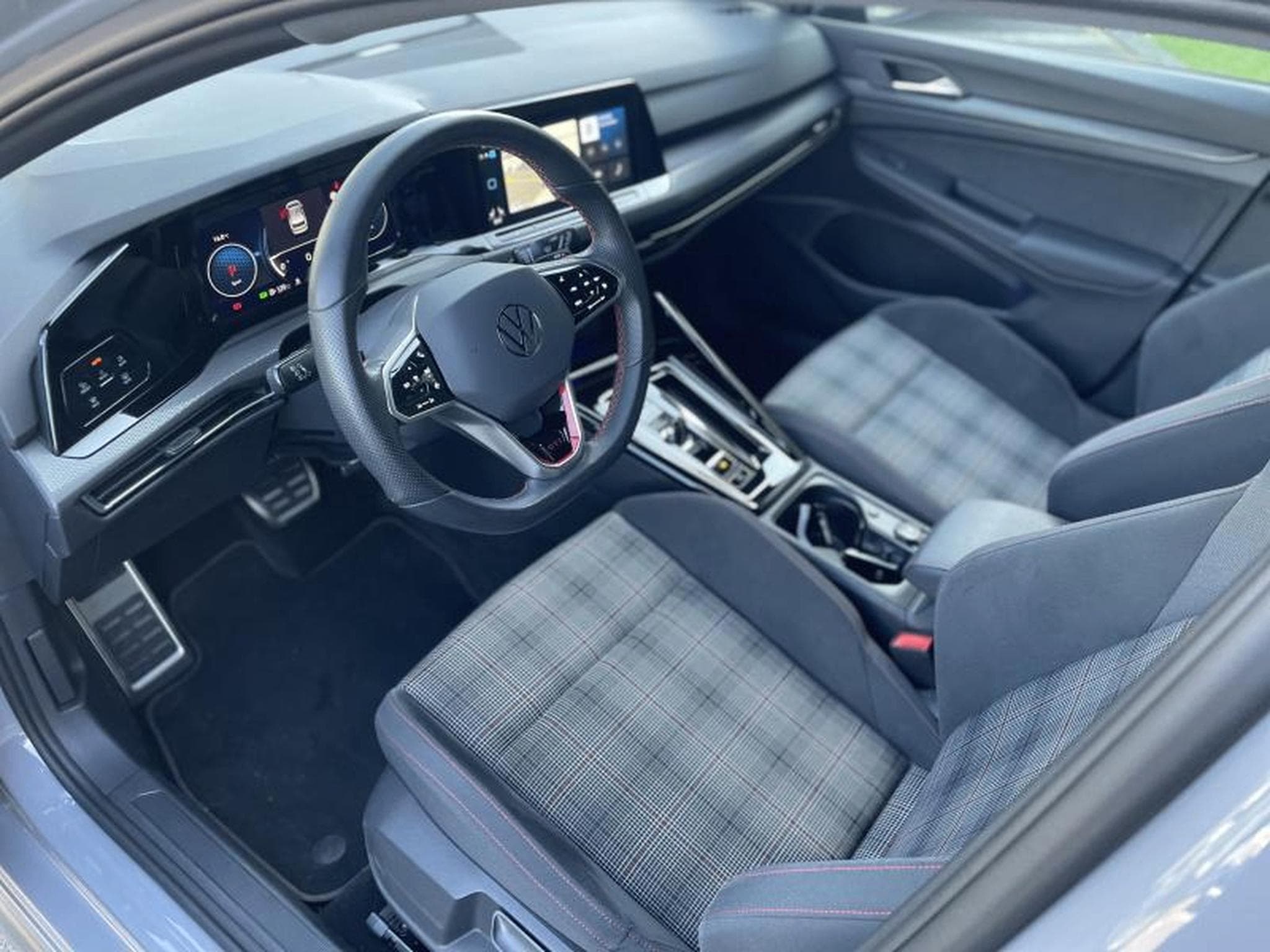 VW Golf 8 GTI 2.0 TSI DSG7 (2023) - Photo 6