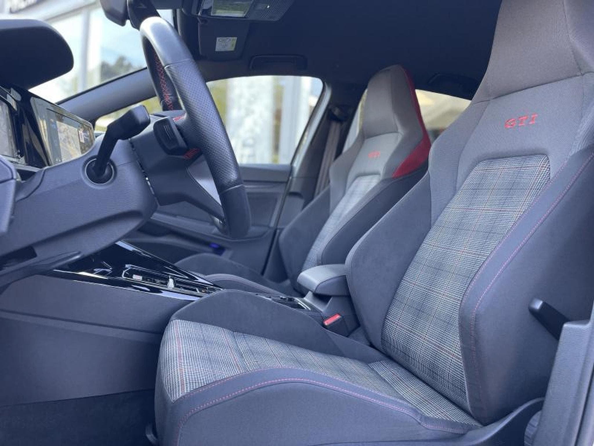 VW Golf 8 GTI 2.0 TSI DSG7 (2023) - Photo 7