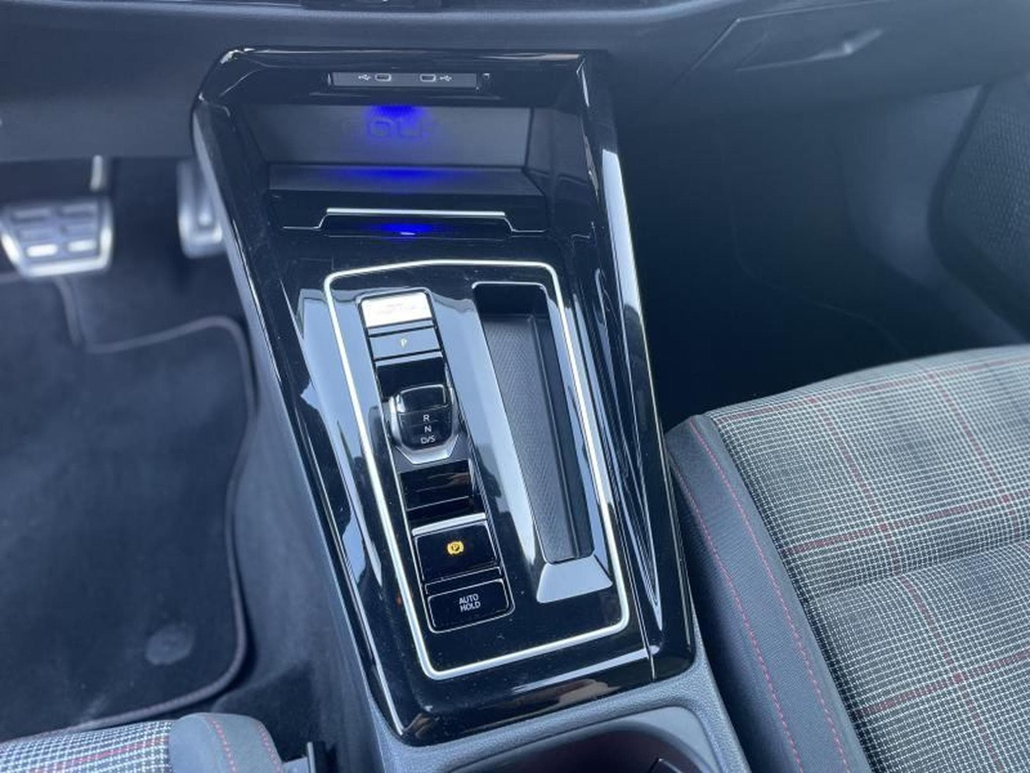 VW Golf 8 GTI 2.0 TSI DSG7 (2023) - Photo 9