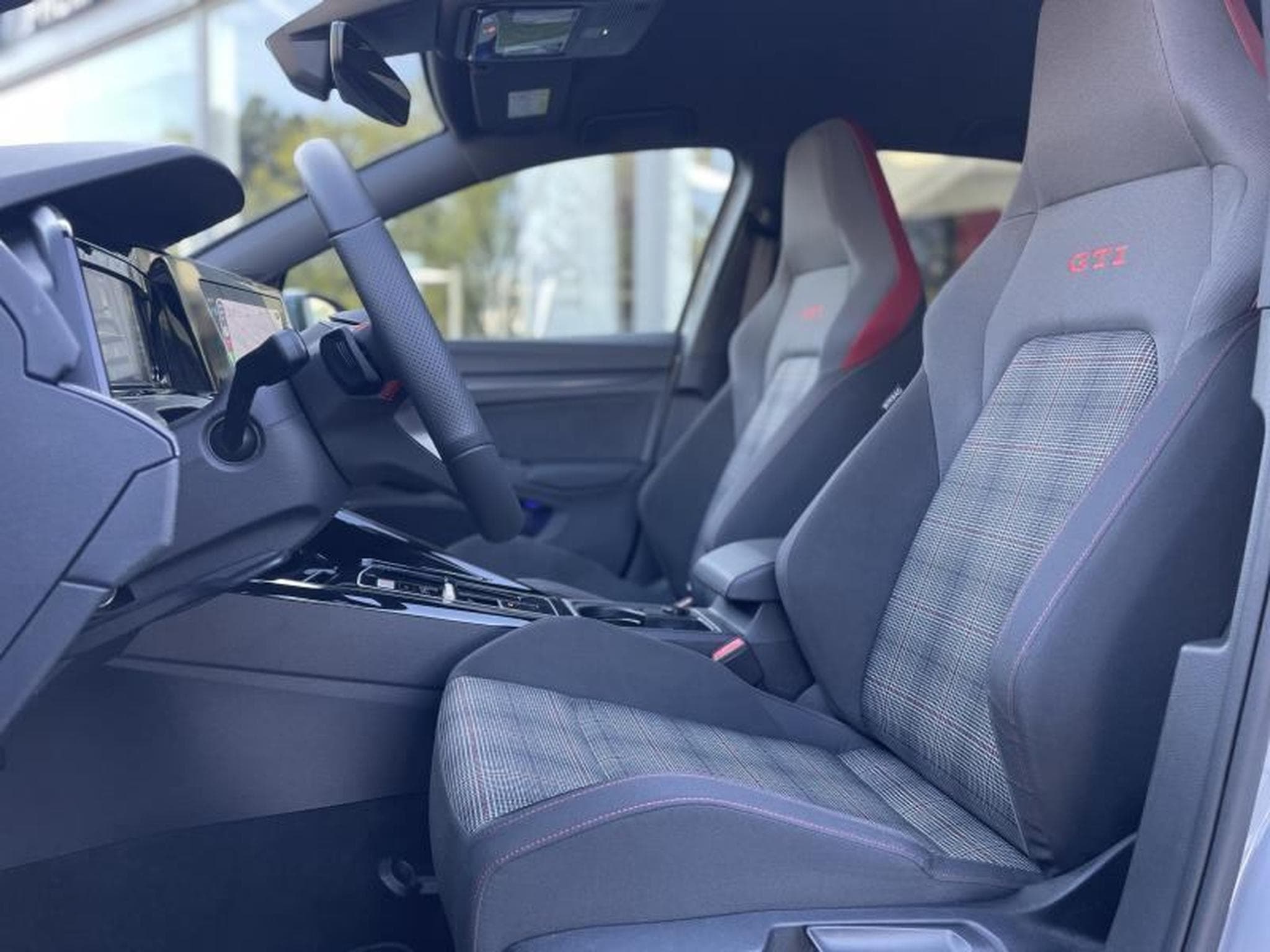 VW Golf 8 GTI 2.0 TSI DSG7 (2023) - Photo 7