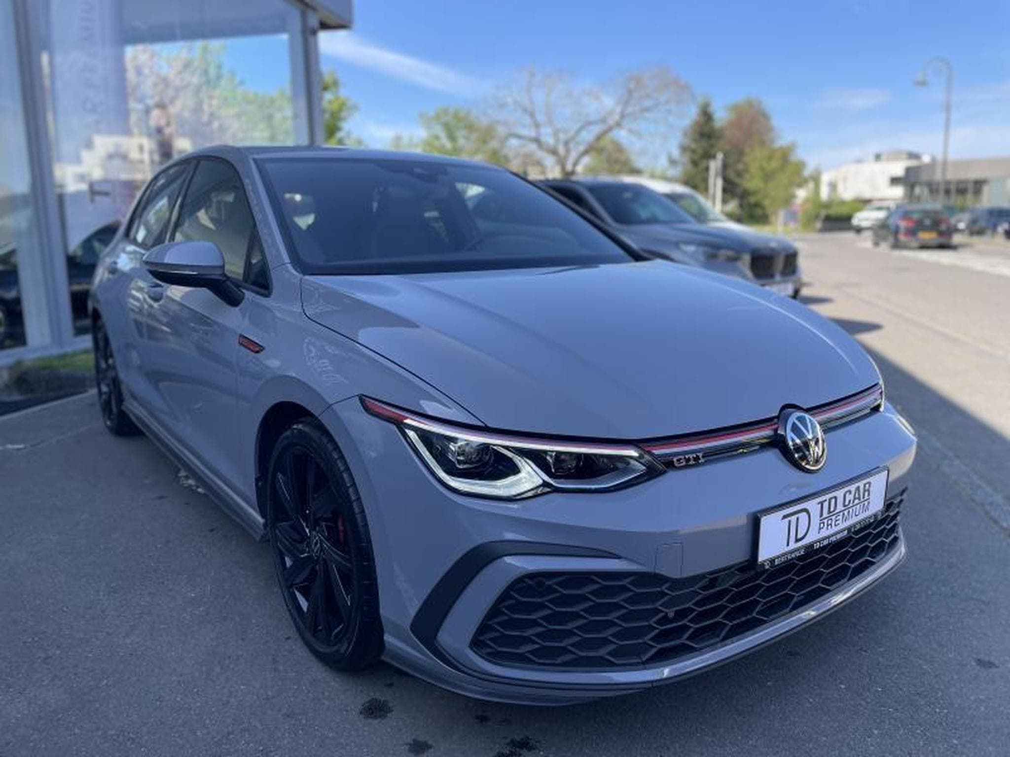 VW Golf 8 GTI 2.0 TSI DSG7 (2023) - Photo 3