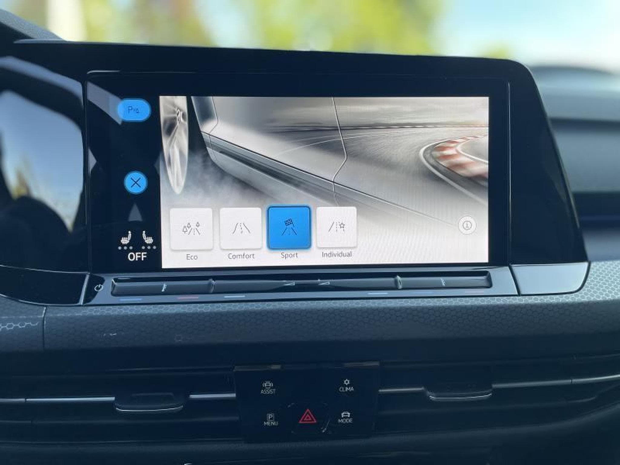 VW Golf 8 GTI 2.0 TSI DSG7 (2023) - Photo 13