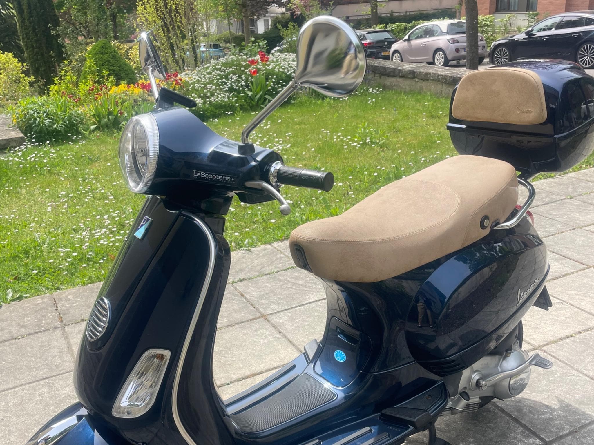 Vespa LX Vespa LX 125 bleu marine avec Top Case (2009) - Photo 2