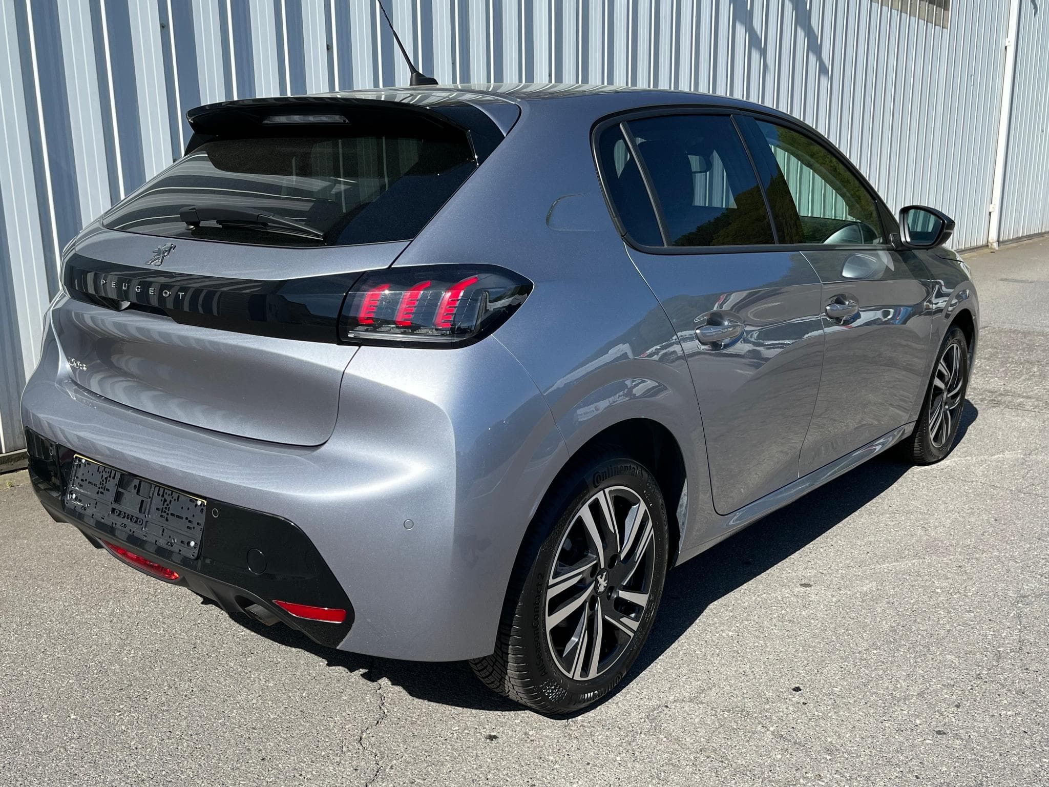 Peugeot 208 1.2 100cv man6 (2022) - Photo 2