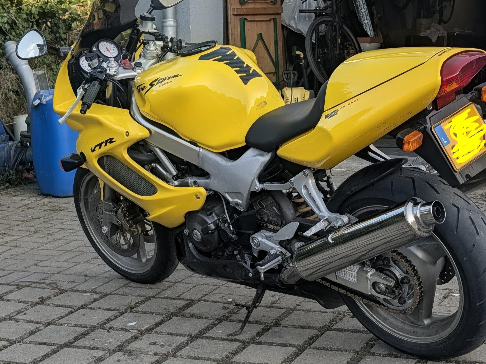 Honda VTR Firestorm (2002) - Photo 2