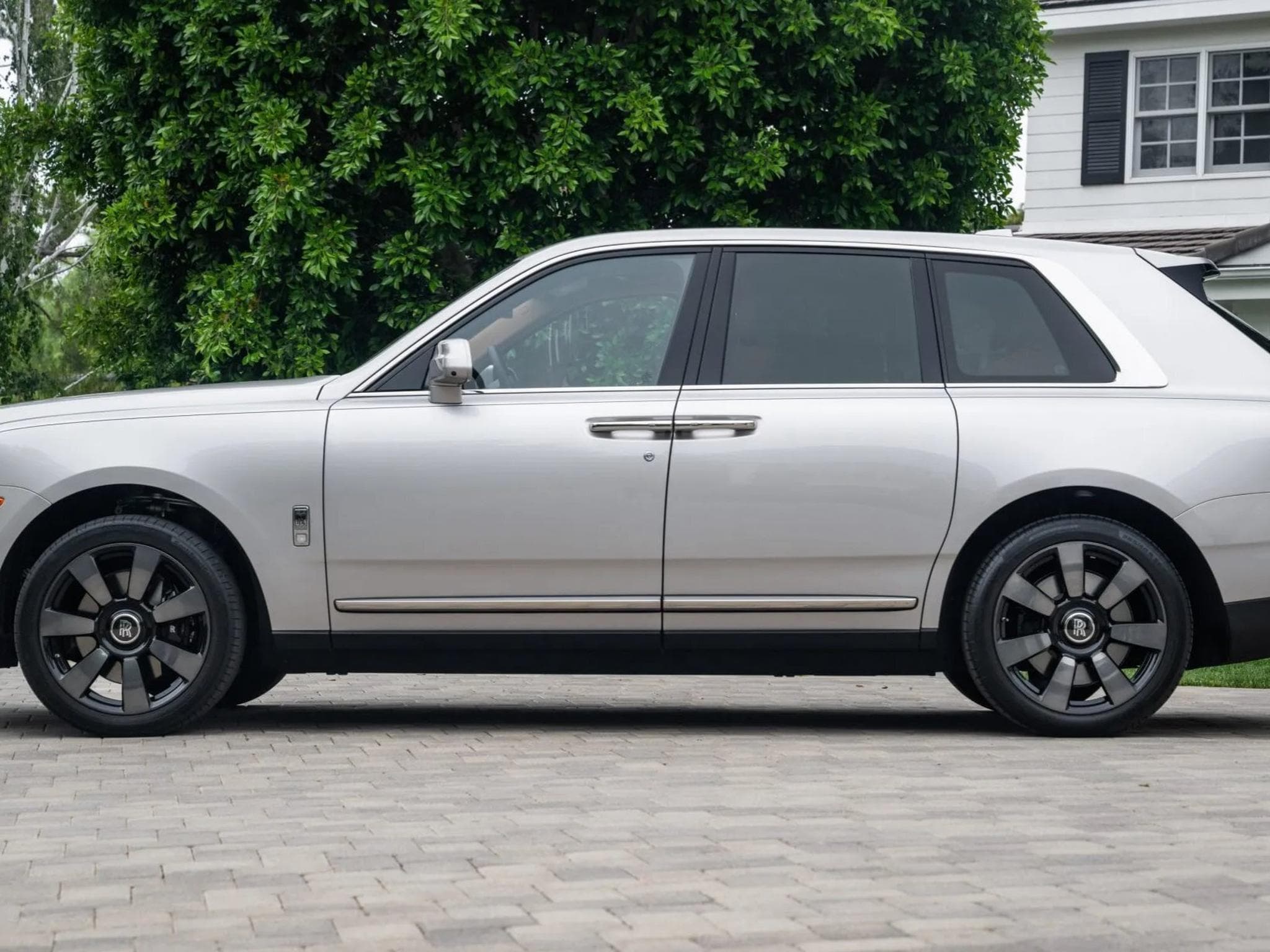 Rolls-Royce Cullinan (2022) - Photo 2