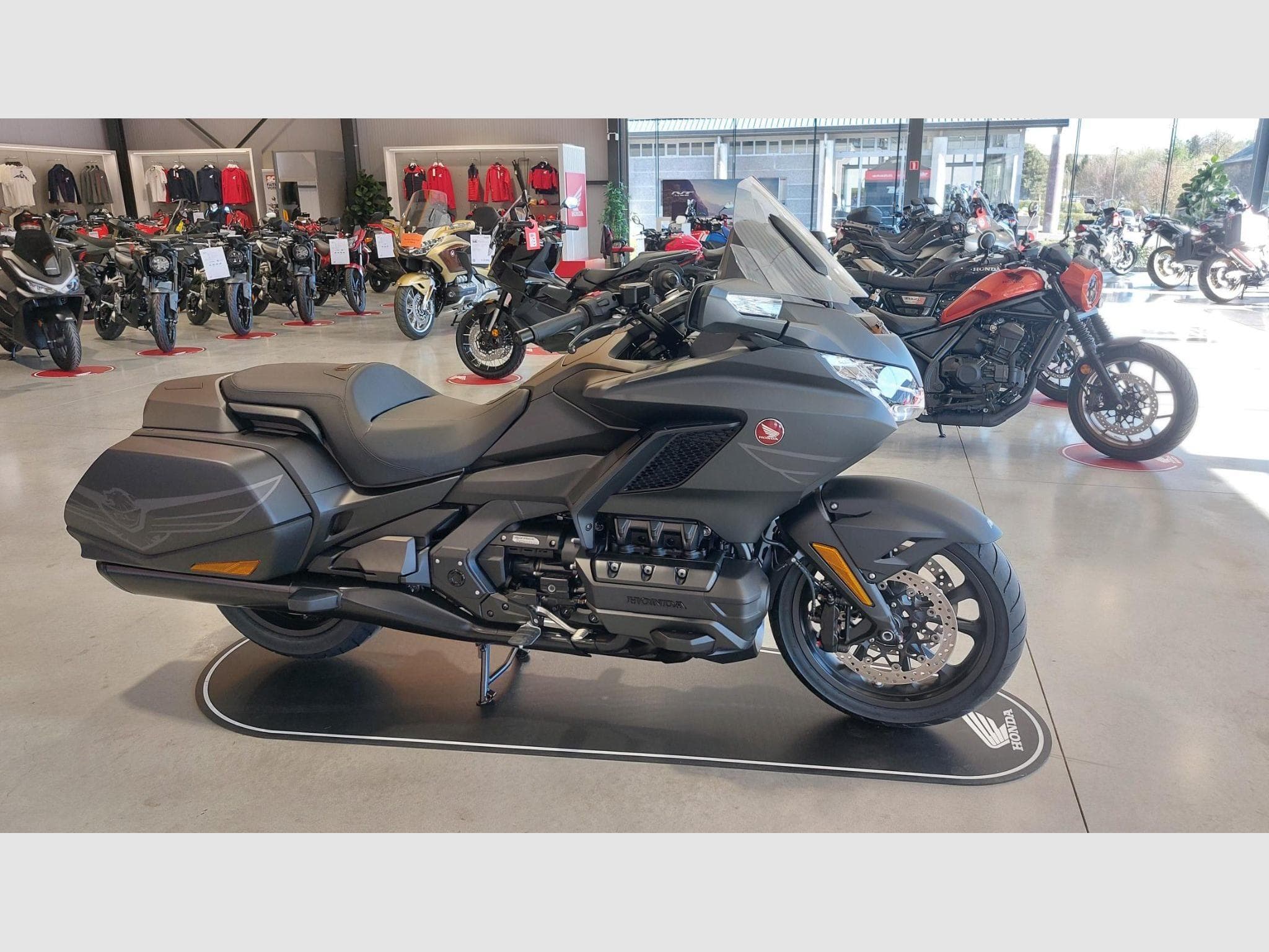 Honda Goldwing Bagger (2027) - Photo 2