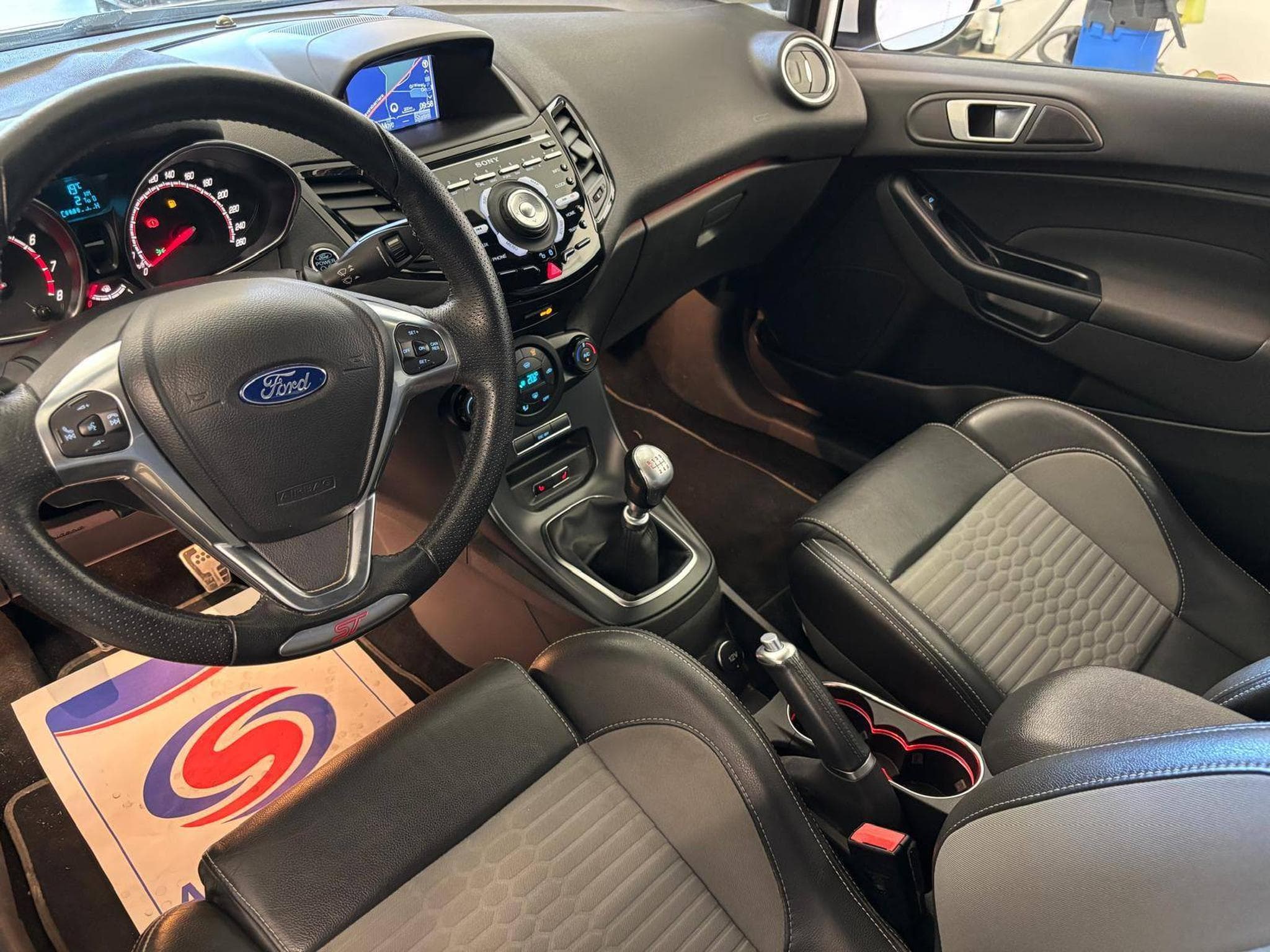 Ford Fiesta ST (2016) - Foto 8