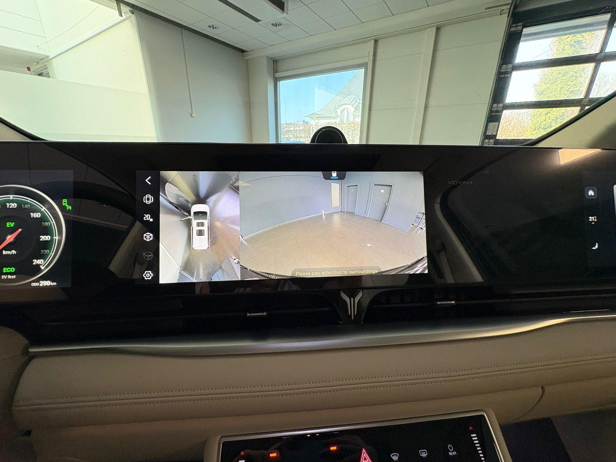 VOYAH CARS DREAM 1.5 PHEV 7 PLACES FULL HYBRID (2026) - Photo 11