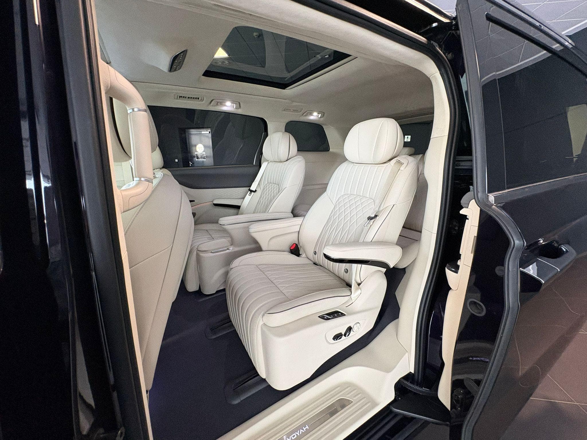 VOYAH CARS DREAM 1.5 PHEV 7 PLACES FULL HYBRID (2026) - Photo 13