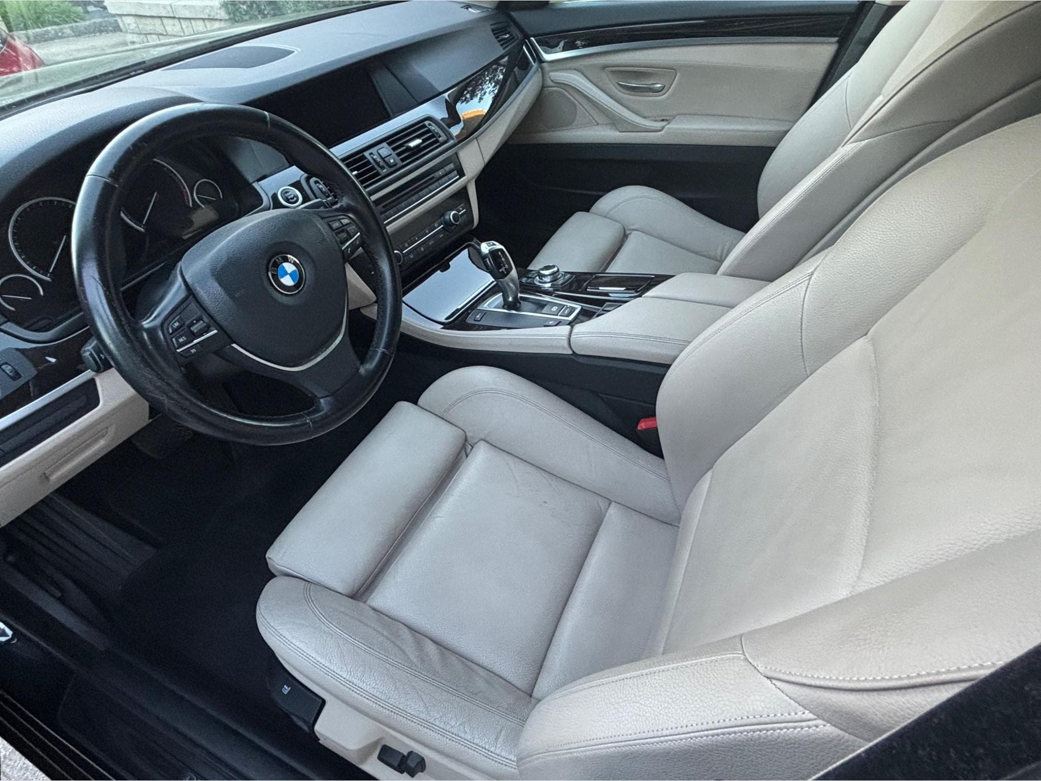 BMW 520 520d Automatique pack  Premium (2012) - Photo 2