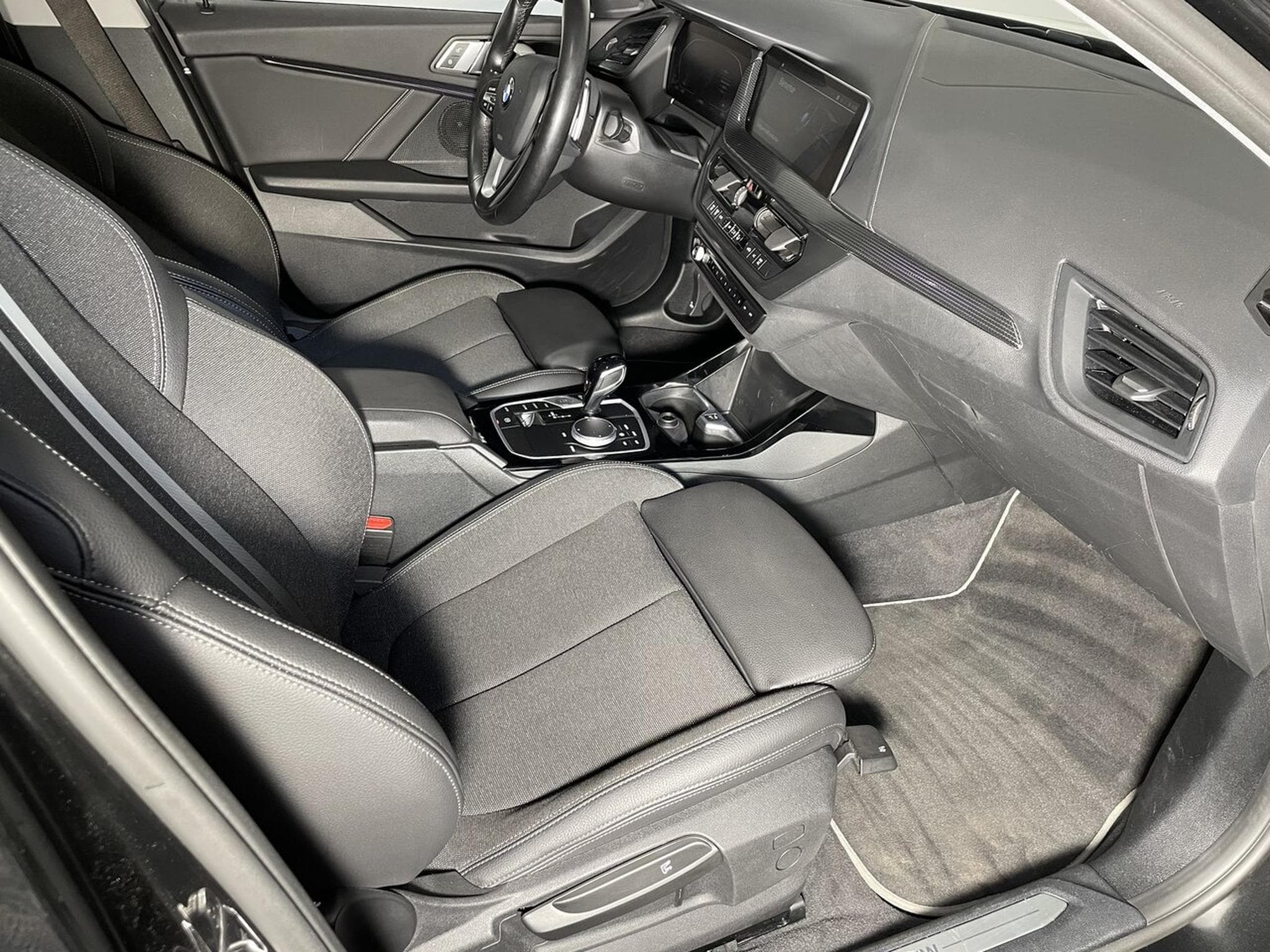 BMW 120 190 CV BUSINESS GPS CARPLAY (2021) - Photo 11