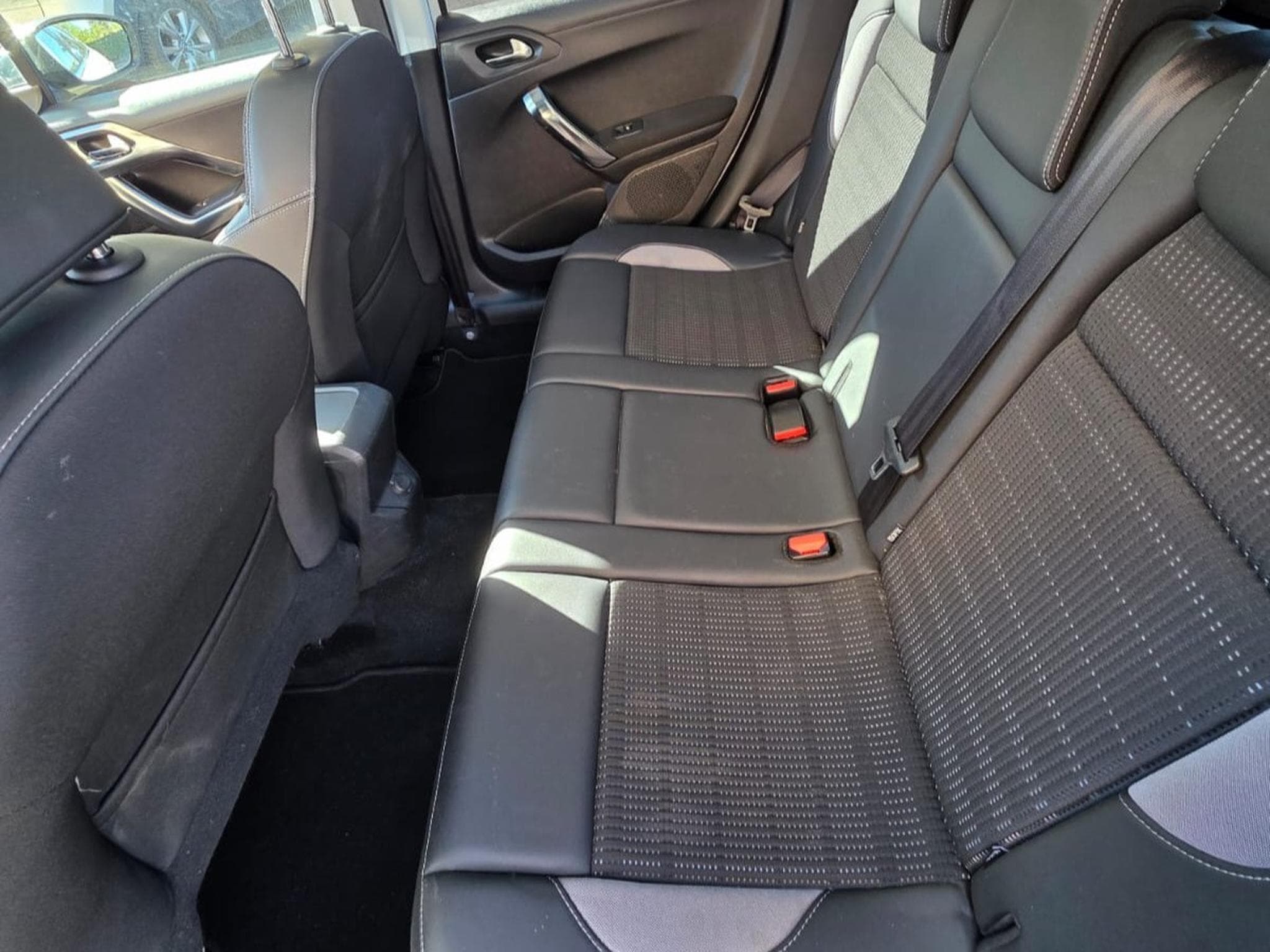 Peugeot 2008 Allure (2016) - Foto 13