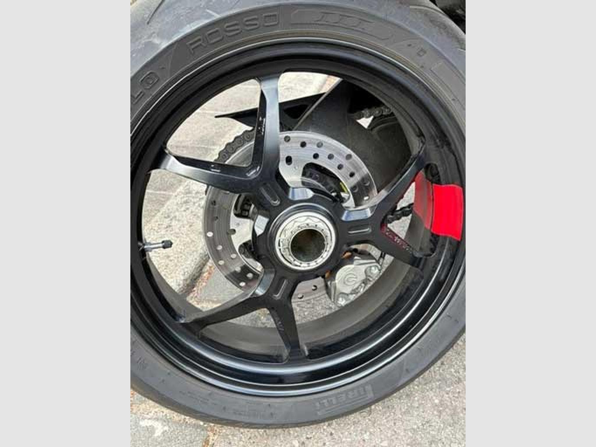 Ducati SuperSport Super Sport 950S (2024) - Photo 9