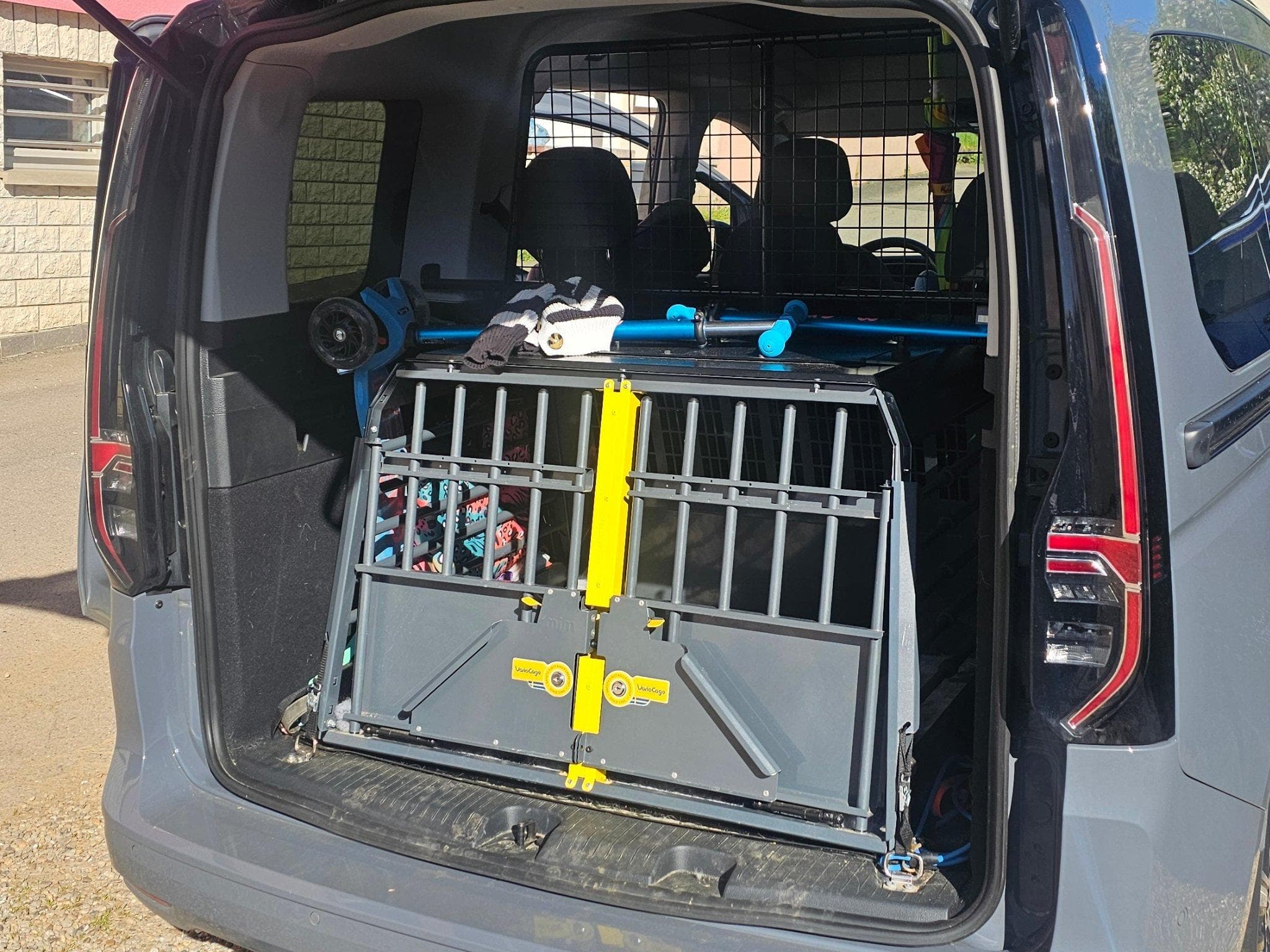 VW Caddy Dark edition (2025) - Photo 6